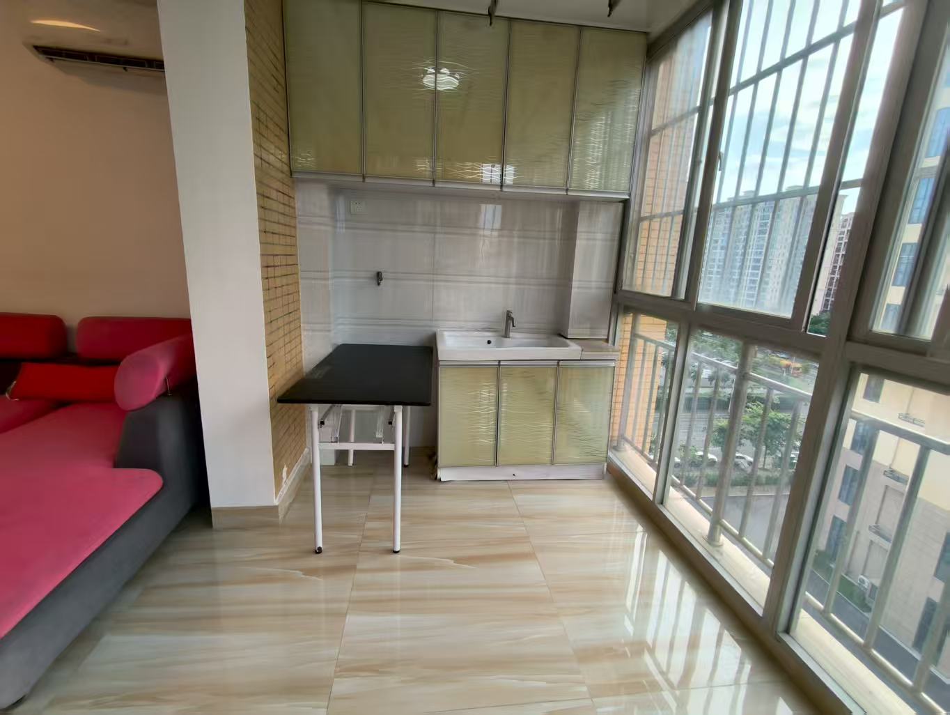 滨江度假城 2室2厅1卫 88.0万 滨江度假城 2室2厅1卫 88.0万客厅