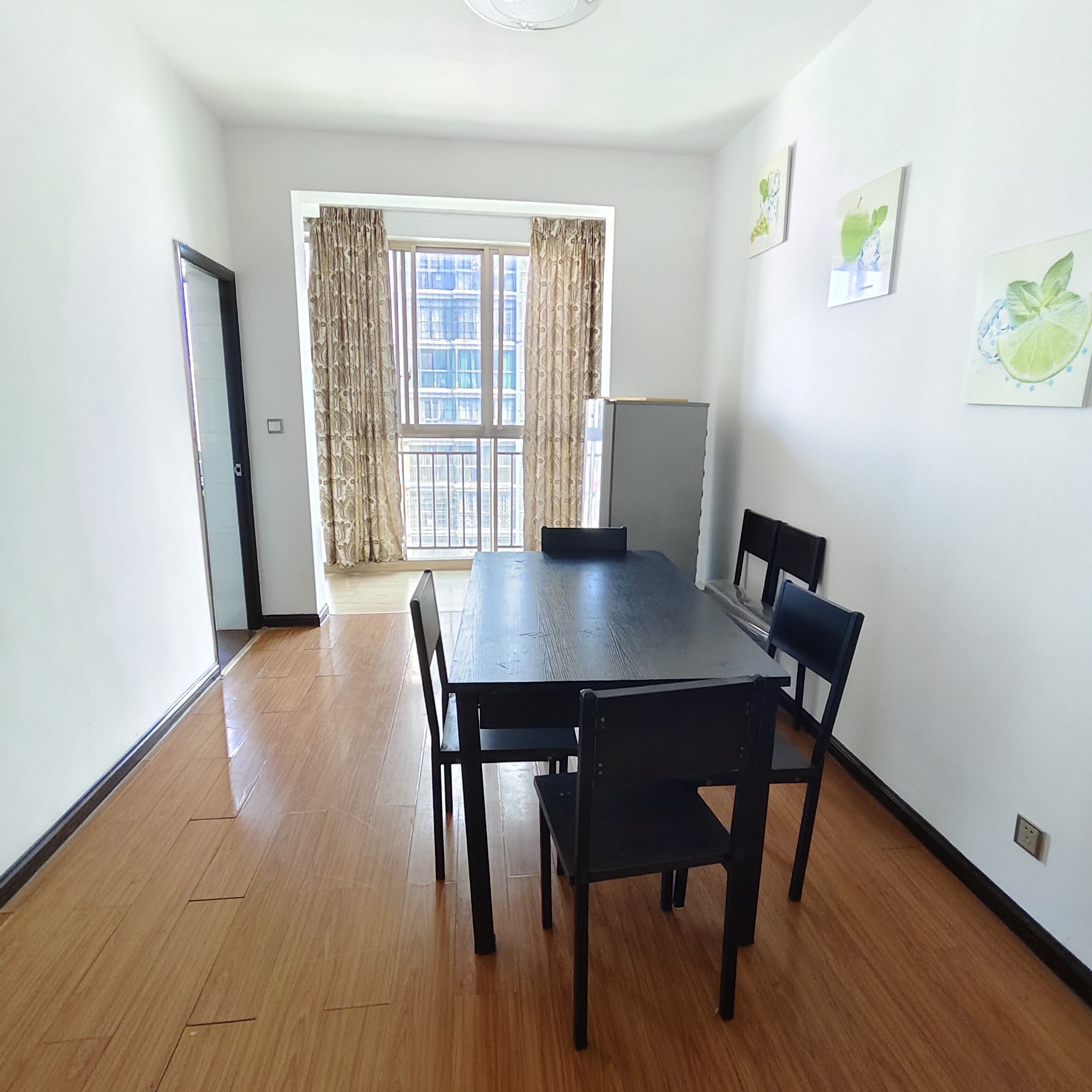 华新苑 3室2厅2卫 2000.0元/月 华新苑 3室2厅2卫 2000.0元/月室内图