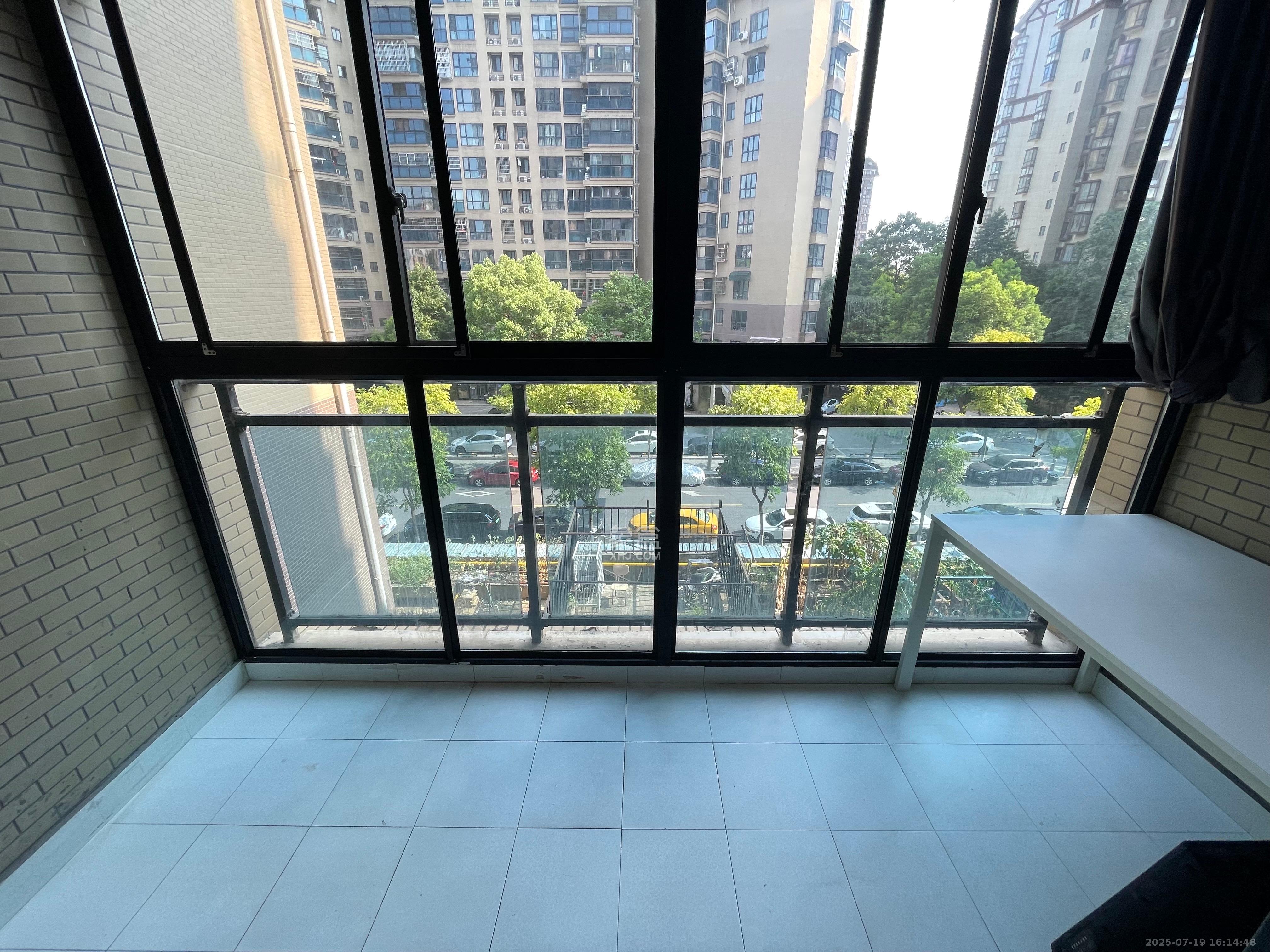 阿普阿布 4室2厅2卫 3300.0元/月 阿普阿布 4室2厅2卫 3300.0元/月室内图