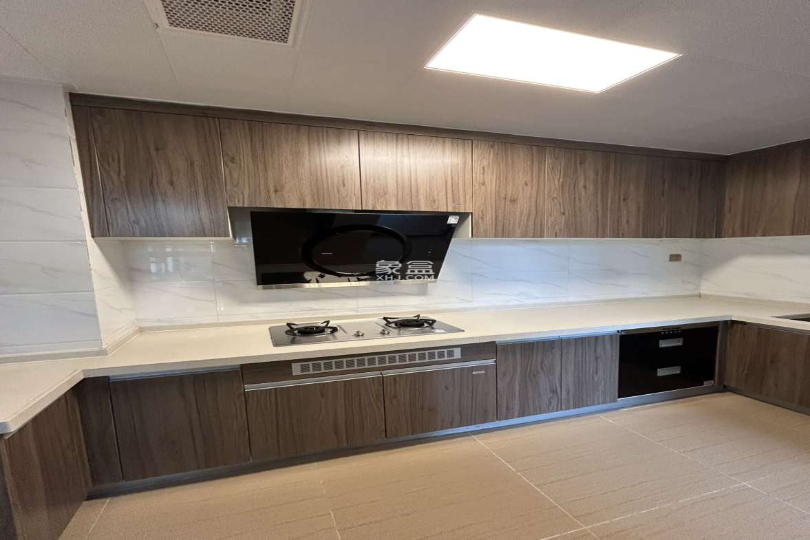 东城首府 3室2厅2卫 2100.0元/月 东城首府 3室2厅2卫 2100.0元/月室内图