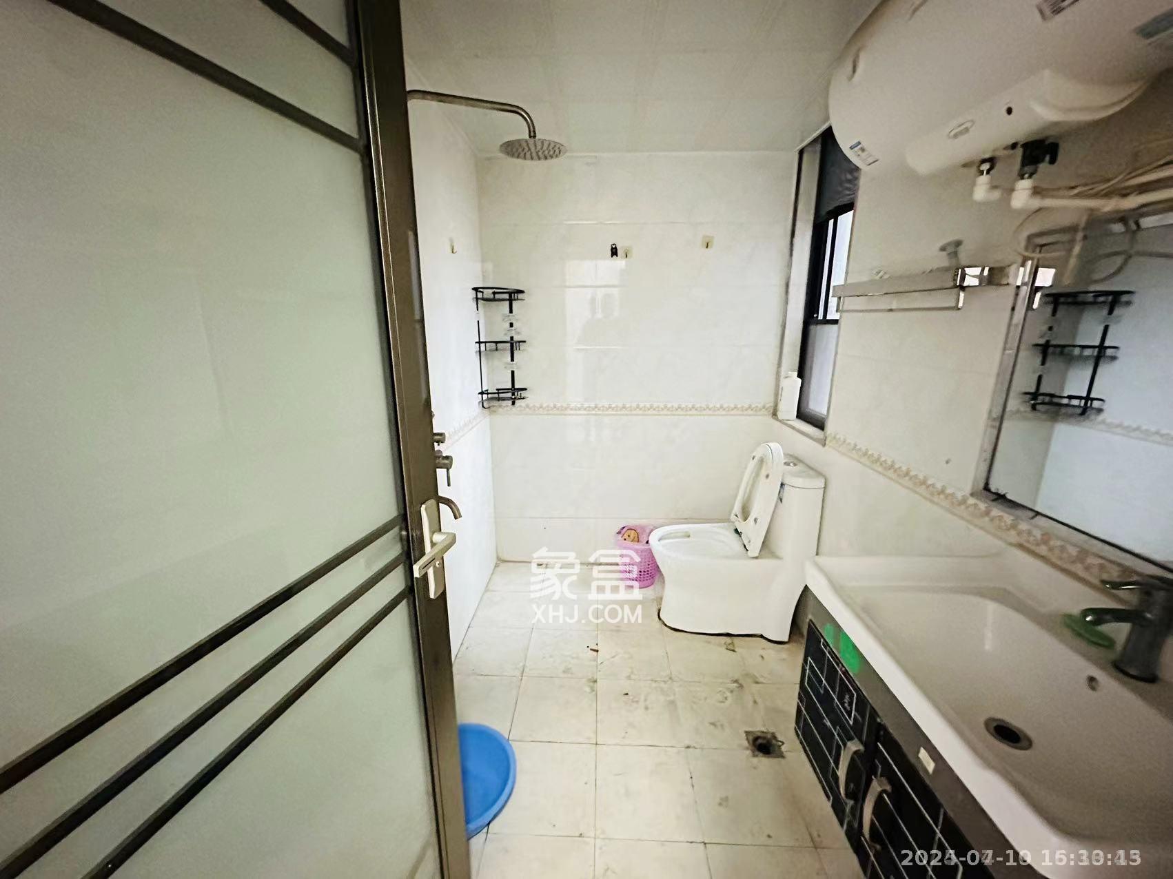 华雅林语苑 3室2厅2卫 2700.0元/月 华雅林语苑 3室2厅2卫 2700.0元/月室内图