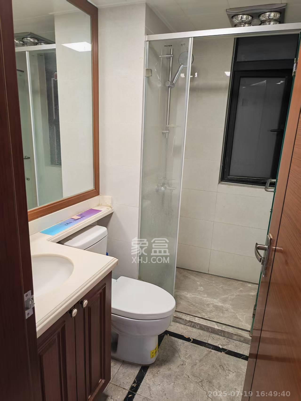 中海国际五期  3室2厅2卫    2400.0元/月 中海国际五期  3室2厅2卫    2400.0元/月室内图