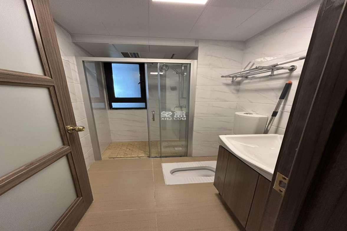 东城首府 3室2厅2卫 2100.0元/月 东城首府 3室2厅2卫 2100.0元/月室内图