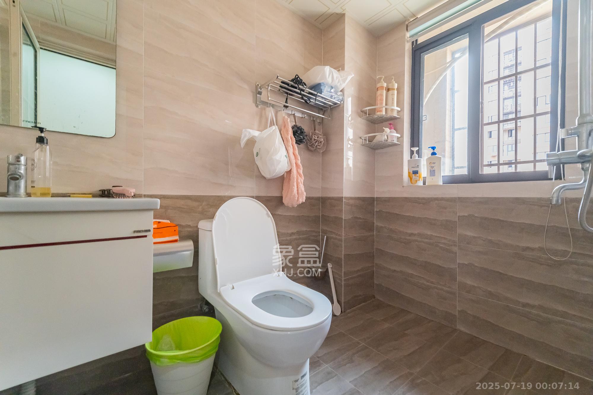 国泰九龙湾  4室2厅2卫    99.9万 国泰九龙湾  4室2厅2卫    99.9万卫生间