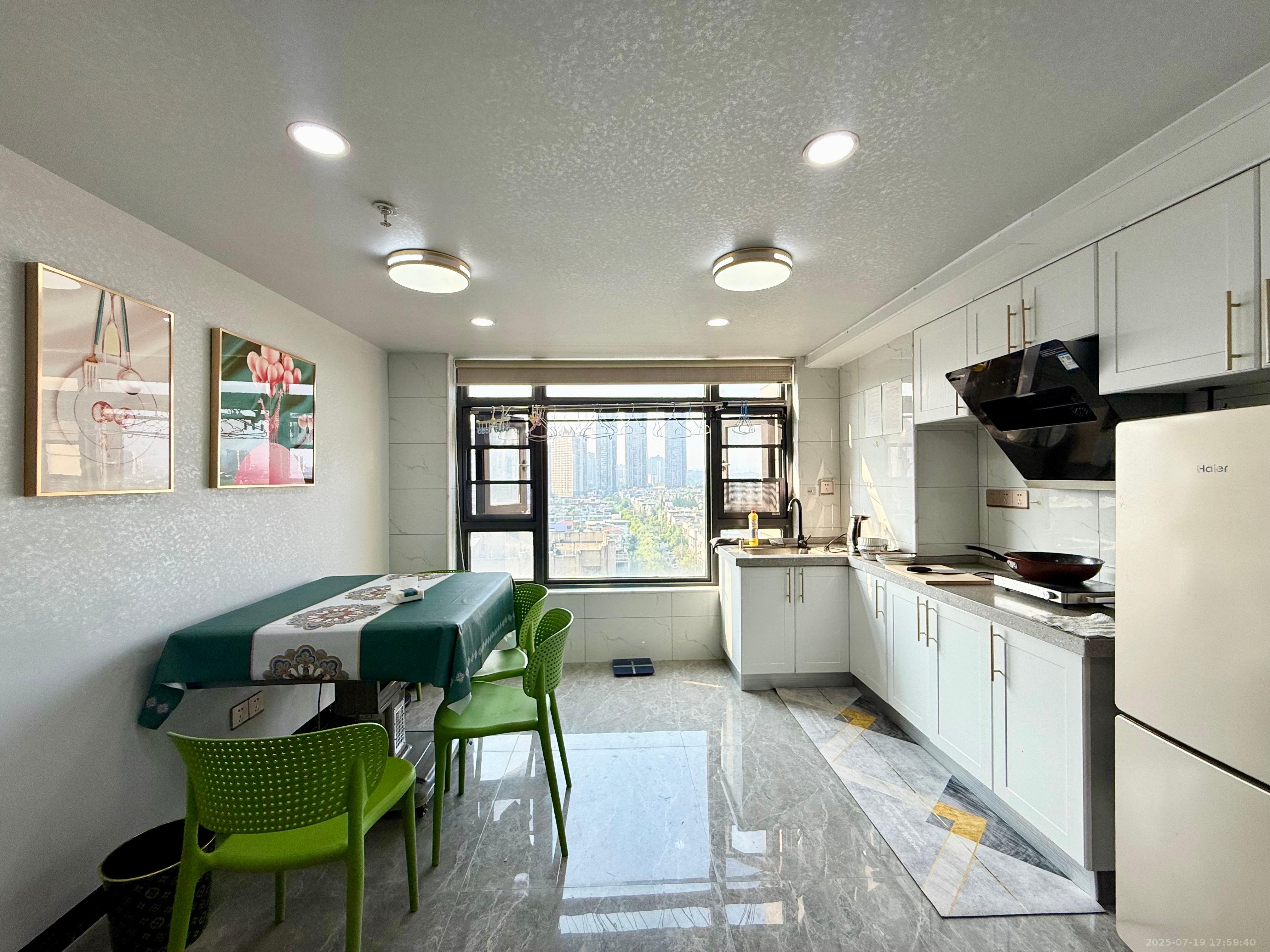 恒大御景半岛锦绣苑  2室1厅1卫    2500.0元/月 恒大御景半岛锦绣苑  2室1厅1卫    2500.0元/月室内图1