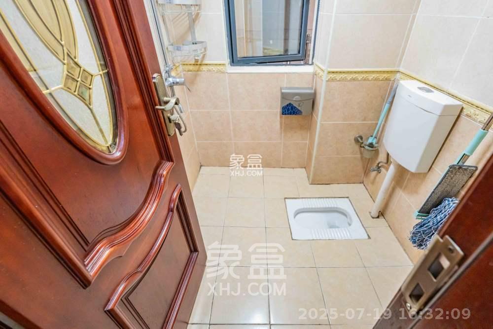 悦湖山  3室2厅2卫   2500.00元/月室内图