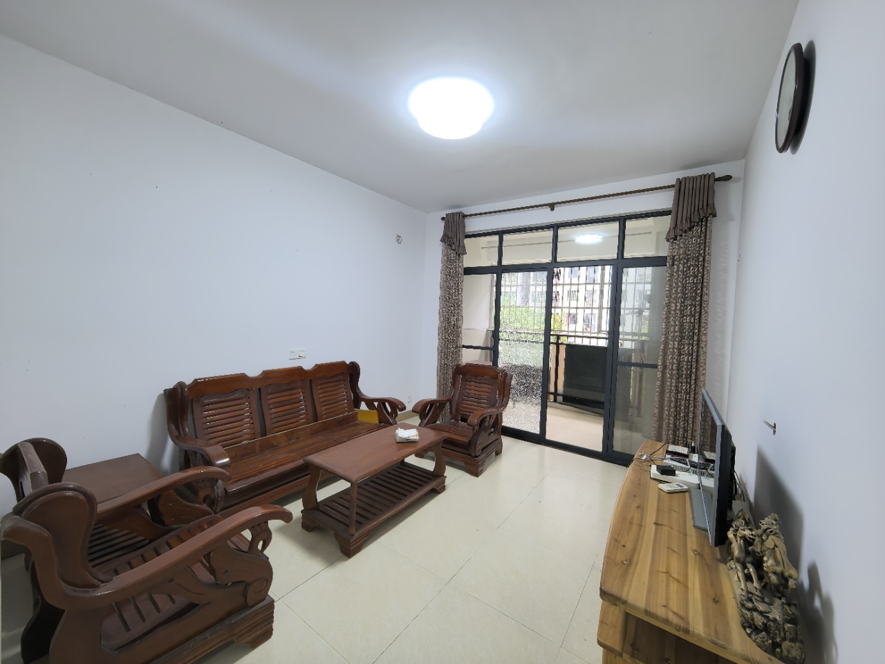 国色天香 2室2厅1卫 35.8万 国色天香 2室2厅1卫 35.8万客厅