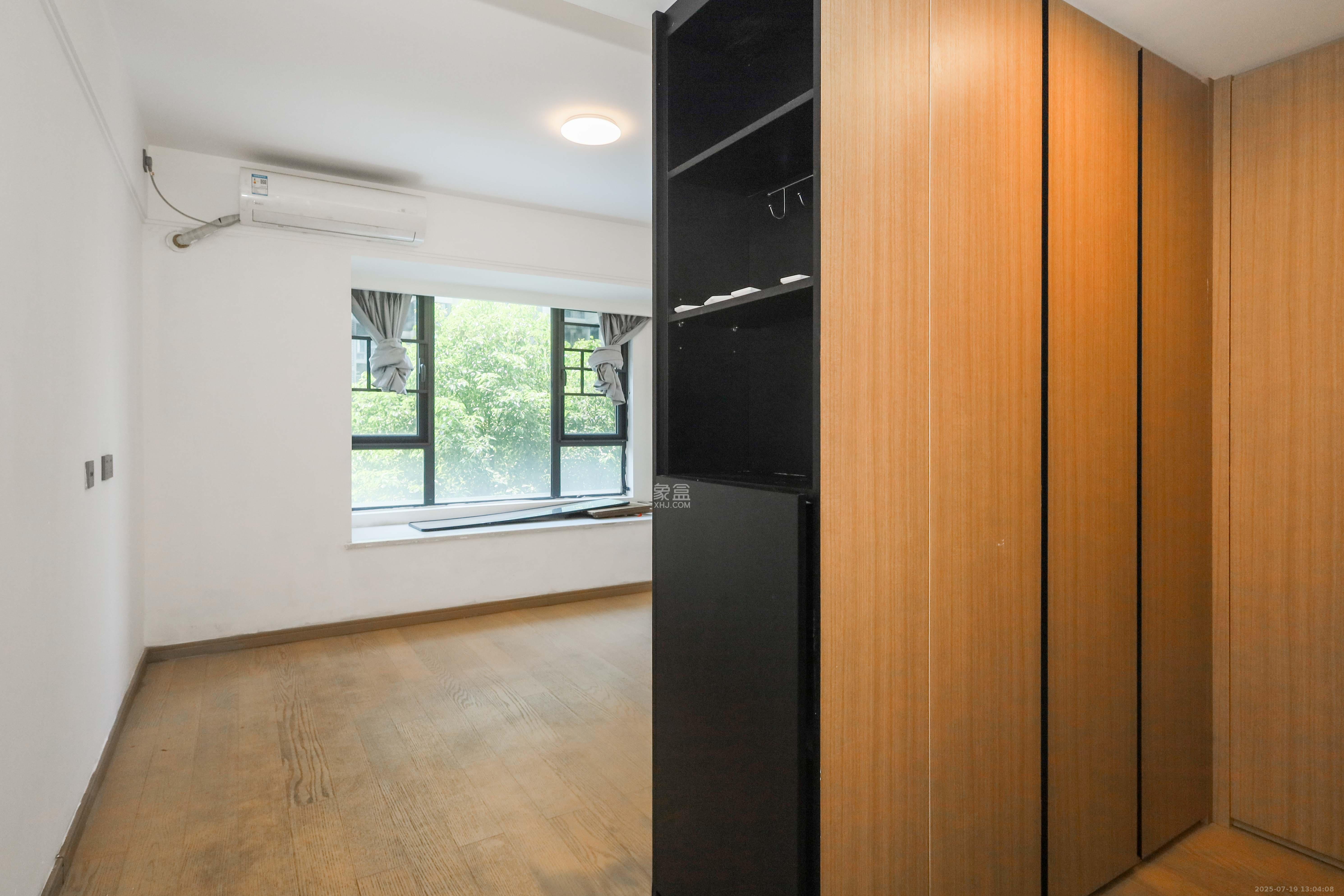 爱家当代境 4室2厅2卫 170.0万 爱家当代境 4室2厅2卫 170.0万卧室