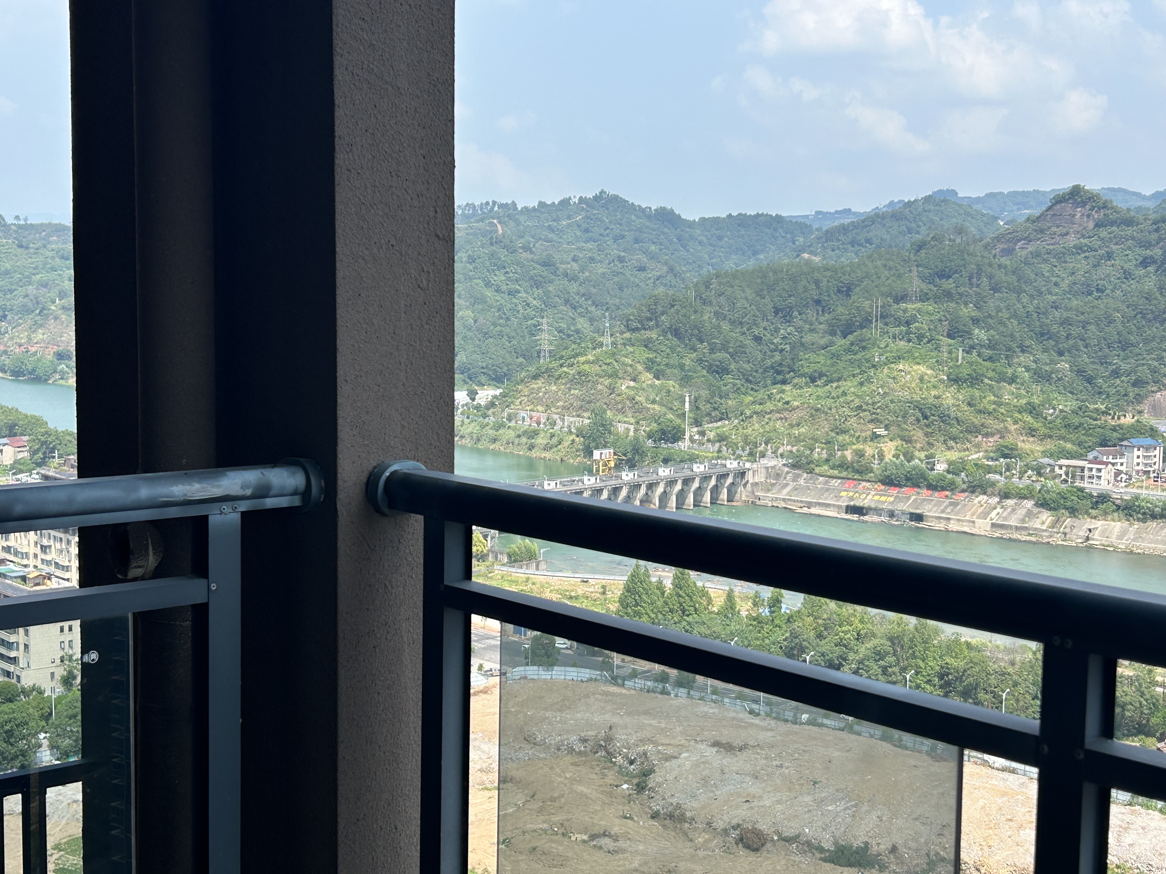 西溪凤凰城  3室2厅2卫    53.8万 西溪凤凰城  3室2厅2卫    53.8万客厅