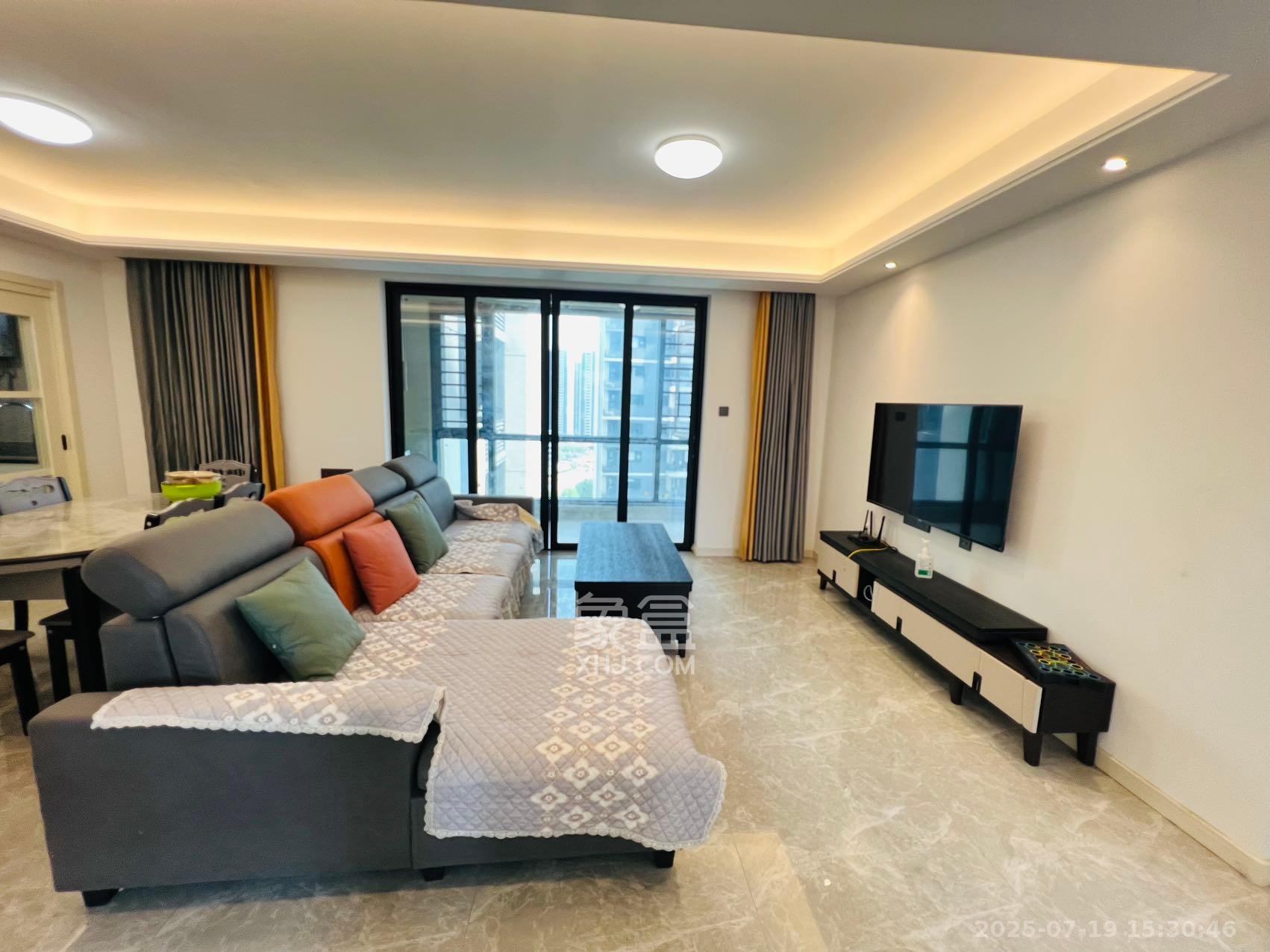 万科金色梦想B区  4室2厅2卫    3300.0元/月 万科金色梦想B区  4室2厅2卫    3300.0元/月室内图