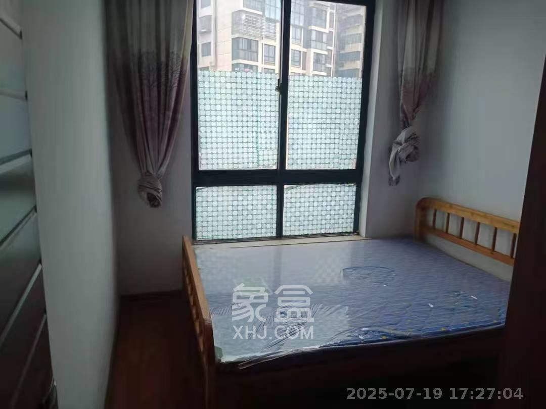 尊邸华庭  3室1厅1卫   2400.00元/月室内图