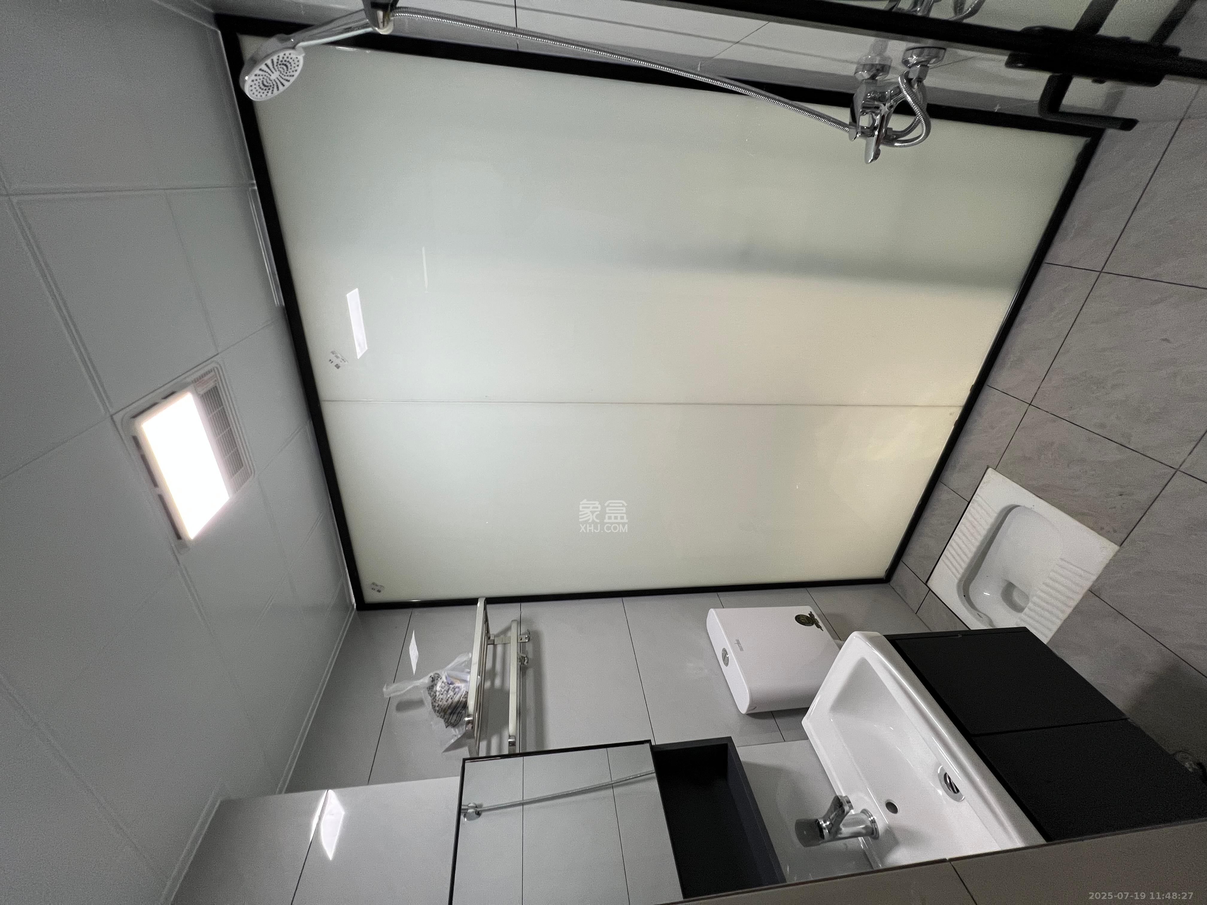 悦湖山 1室1厅1卫 1100.0元/月 悦湖山 1室1厅1卫 1100.0元/月室内图