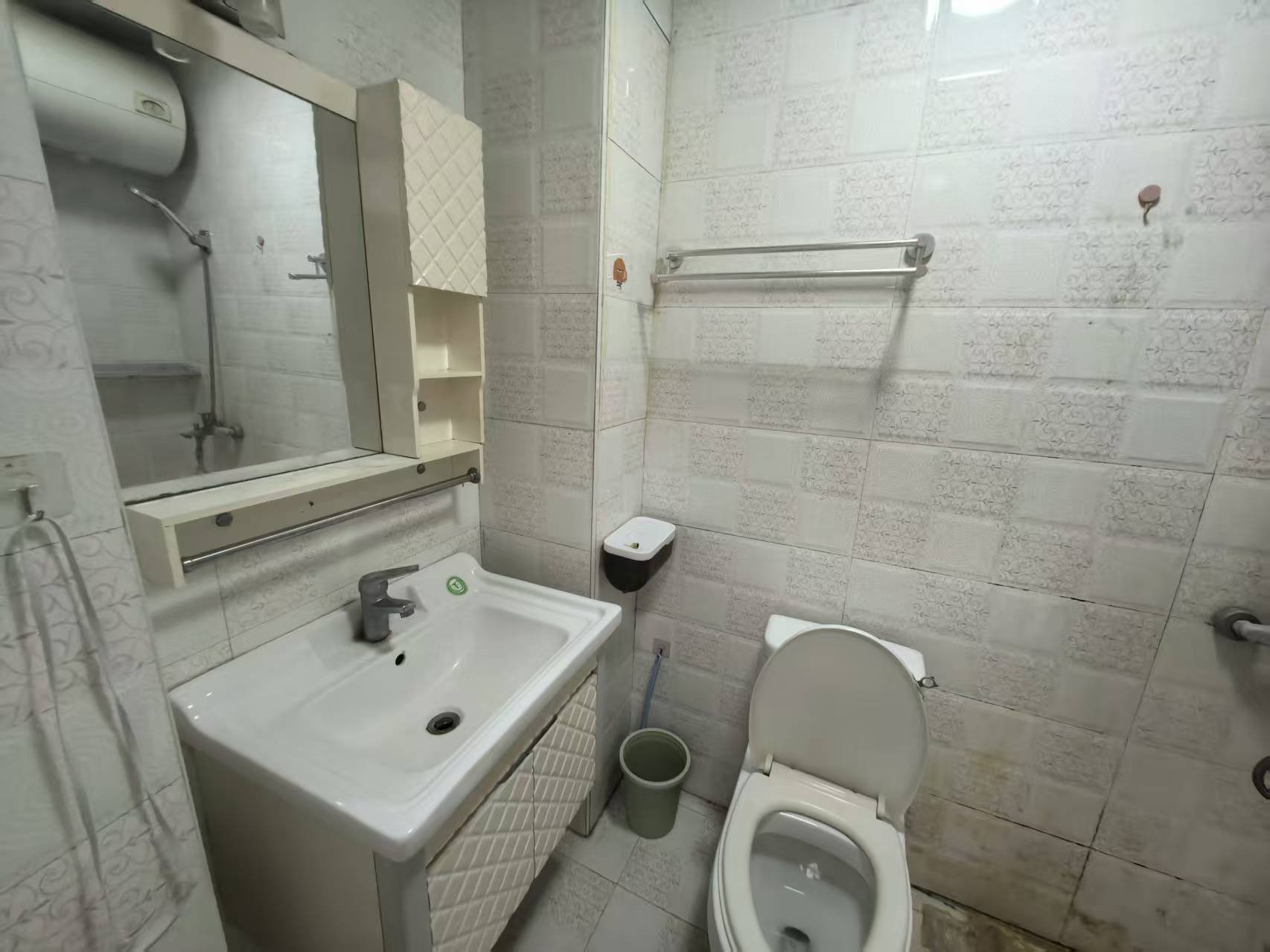 锦玉华庭新华东路1188号 1室1厅1卫 16.8万 锦玉华庭新华东路1188号 1室1厅1卫 16.8万室内图