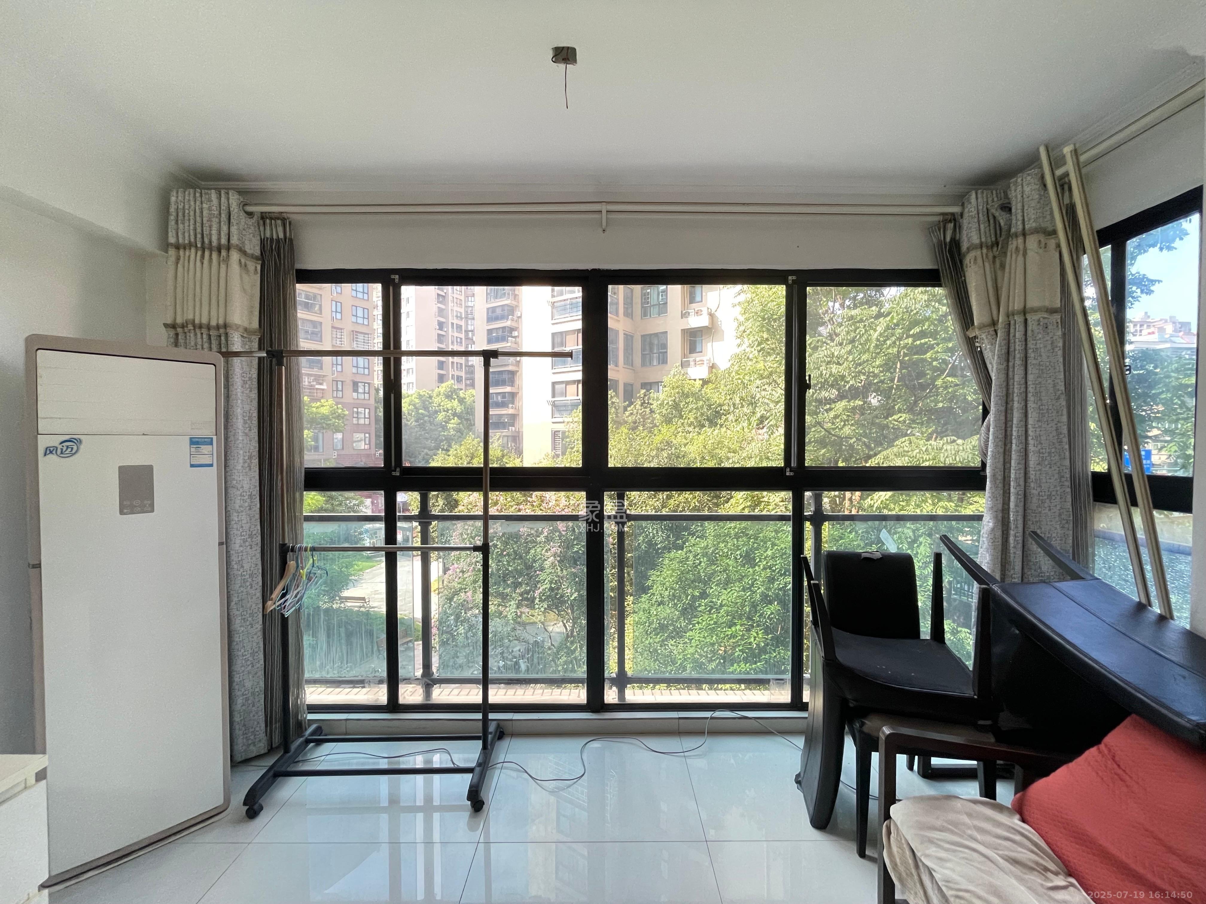 阿普阿布 4室2厅2卫 3300.0元/月 阿普阿布 4室2厅2卫 3300.0元/月室内图