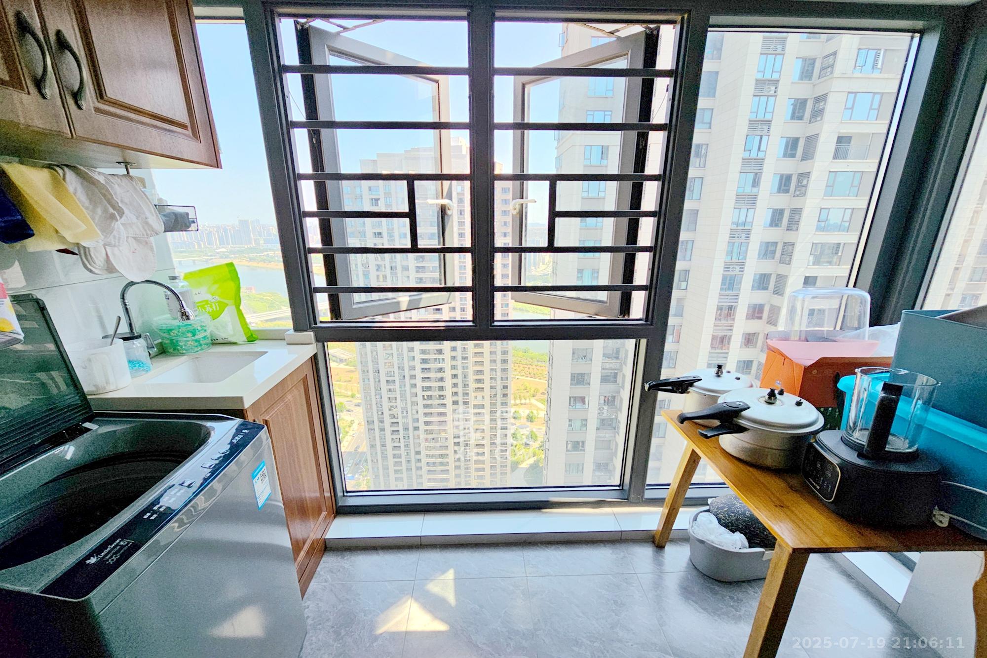 阳光城尚东湾凌云府  4室2厅2卫    160.0万阳台