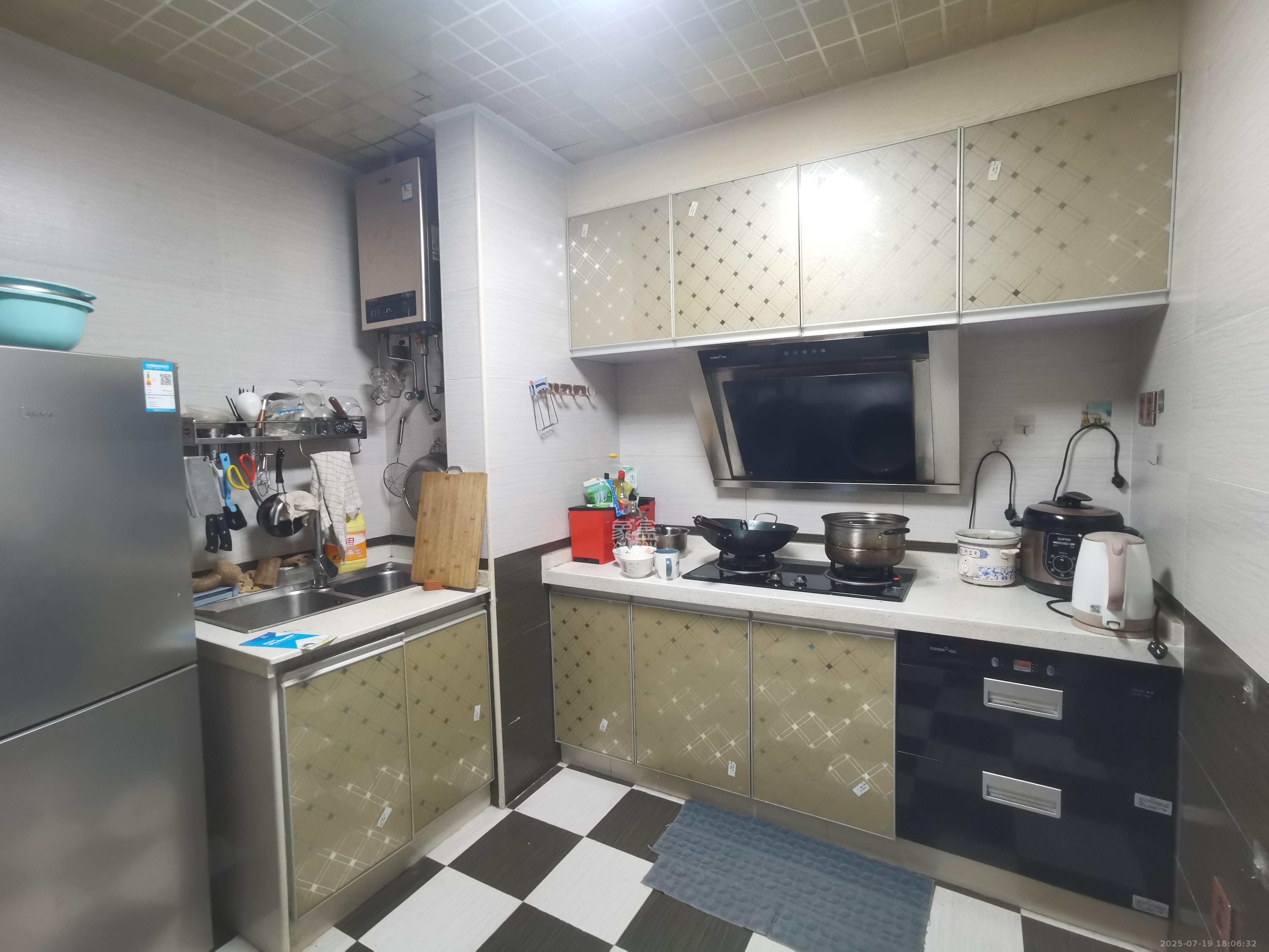 武广美誉  2室2厅1卫    2500.0元/月 武广美誉  2室2厅1卫    2500.0元/月室内图1