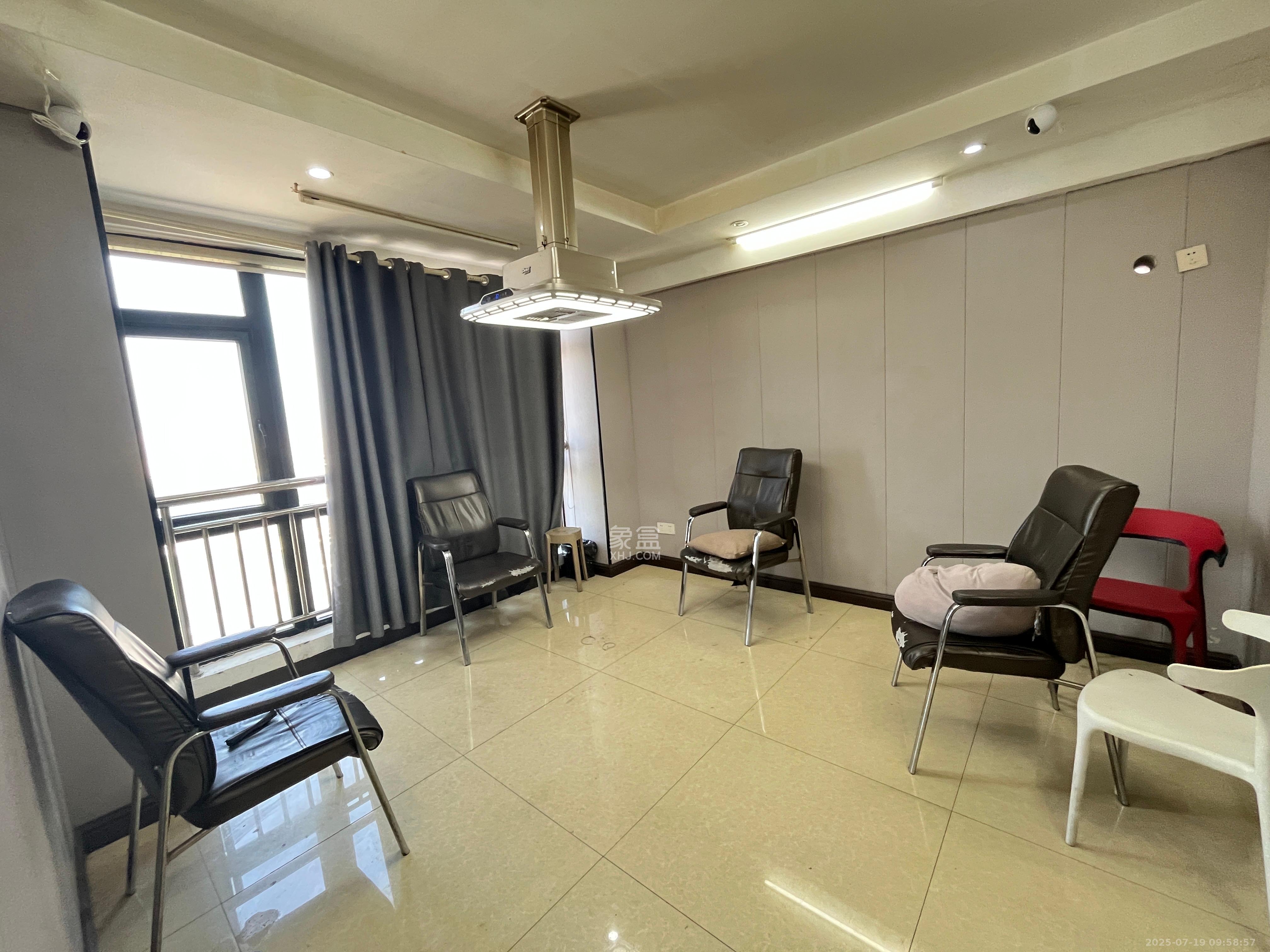 华翼府   90.0㎡      2600.0元/月室内图