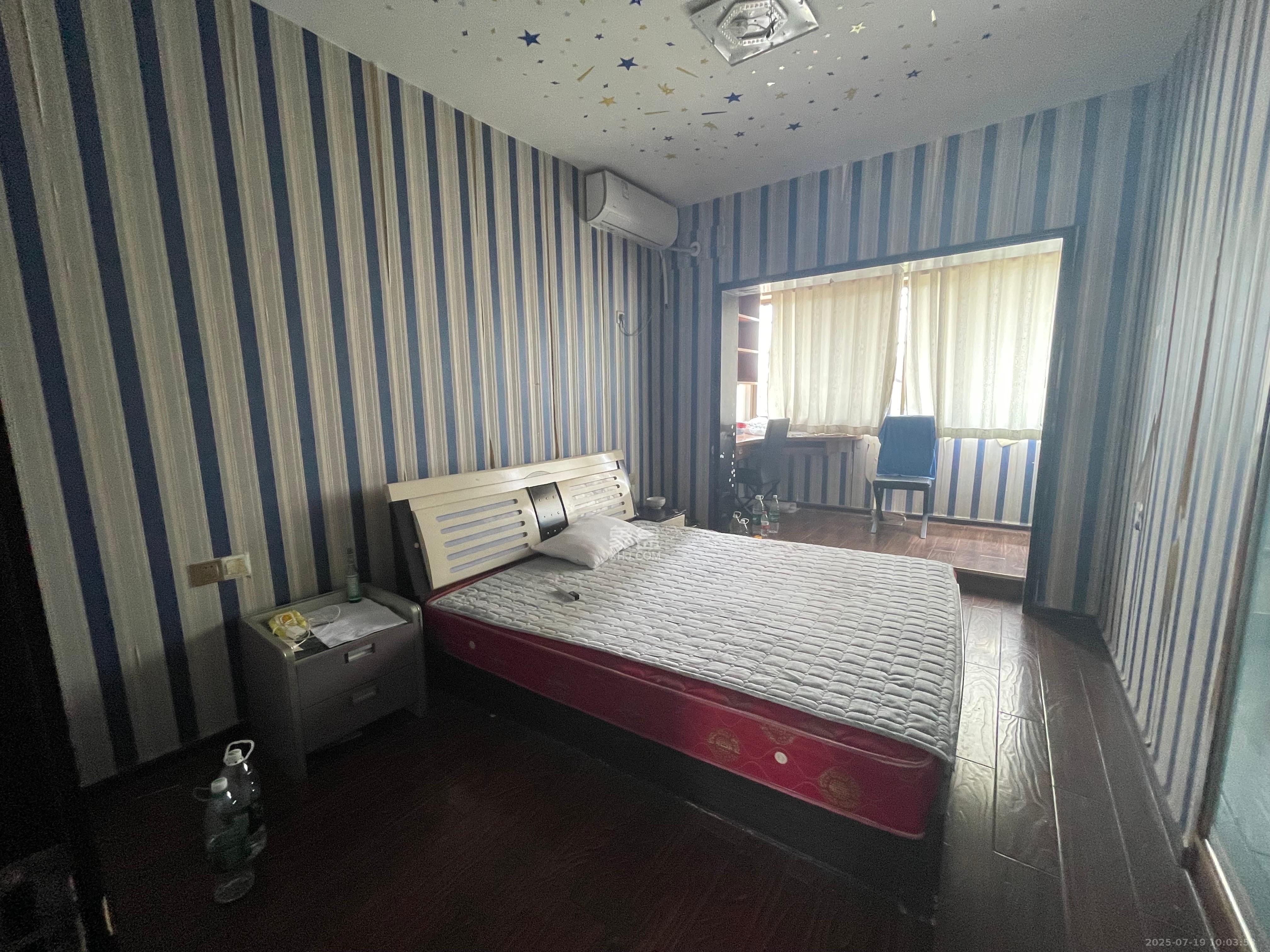 新路小区  3室2厅2卫   1800.00元/月室内图