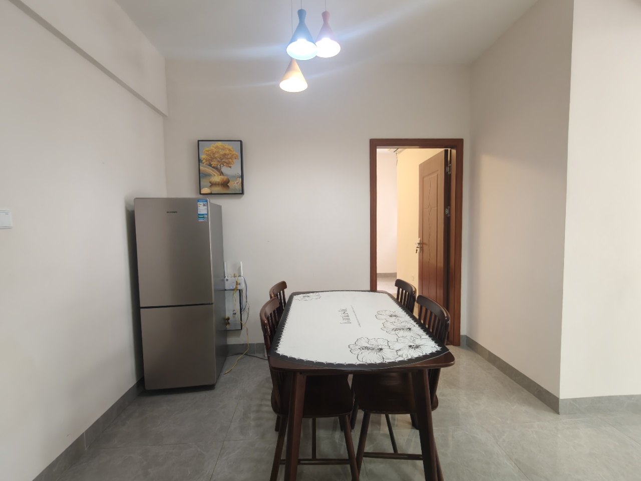 海糖小区一二期  3室2厅1卫    2500.0元/月 海糖小区一二期  3室2厅1卫    2500.0元/月室内图