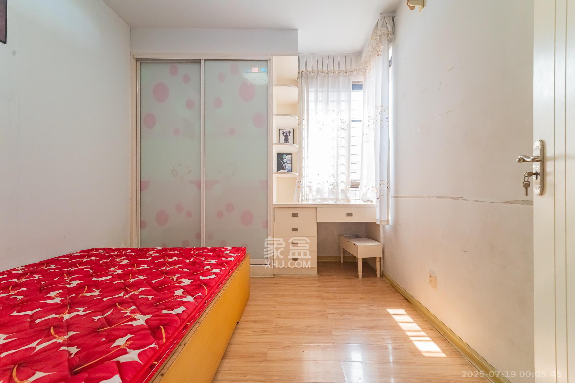 华润凤凰城一期  3室2厅1卫    53.0万卧室