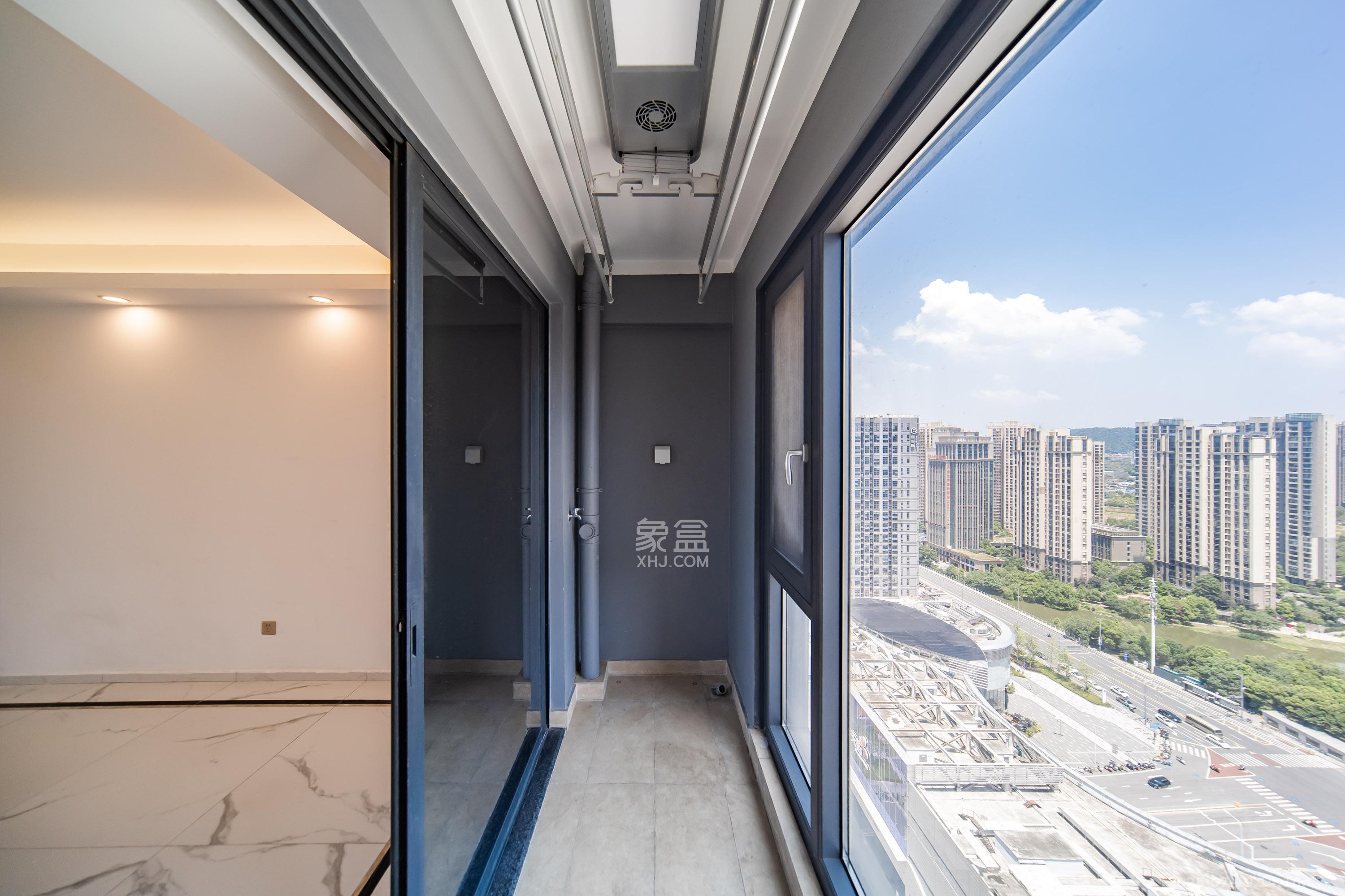 中海阅江府  4室2厅2卫   251.00万阳台