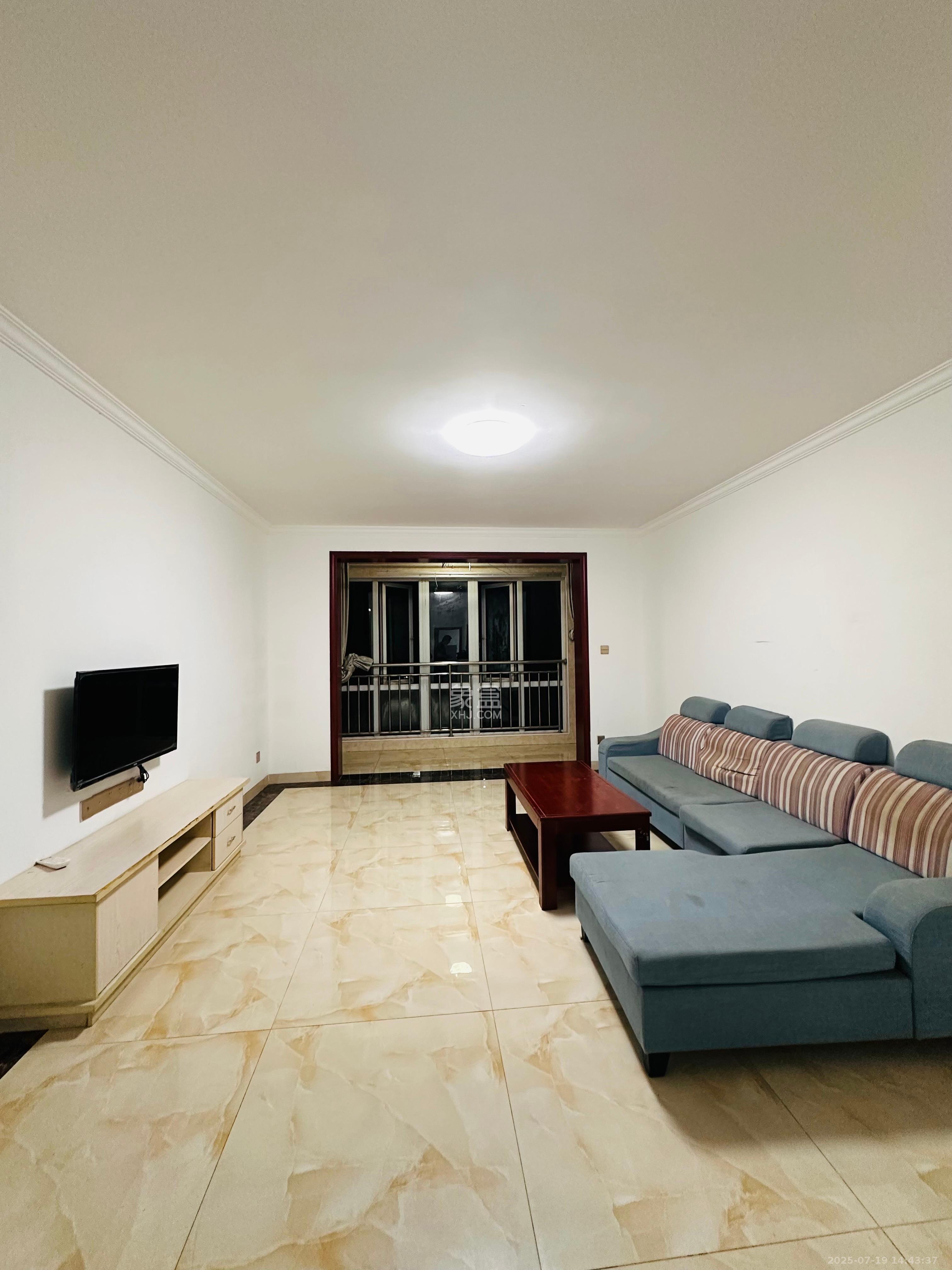 丽发新城 3室2厅2卫 2200.0元/月 丽发新城 3室2厅2卫 2200.0元/月室内图