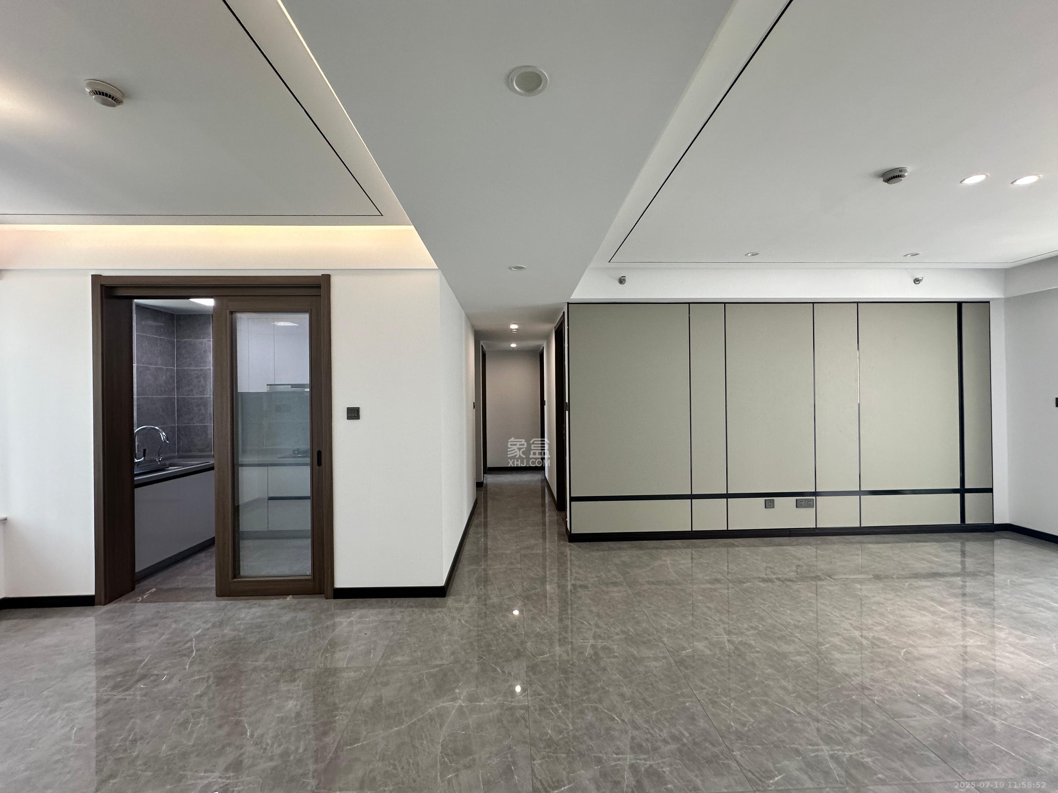 卓越中寰  4室2厅2卫    5800.0元/月 卓越中寰  4室2厅2卫    5800.0元/月室内图