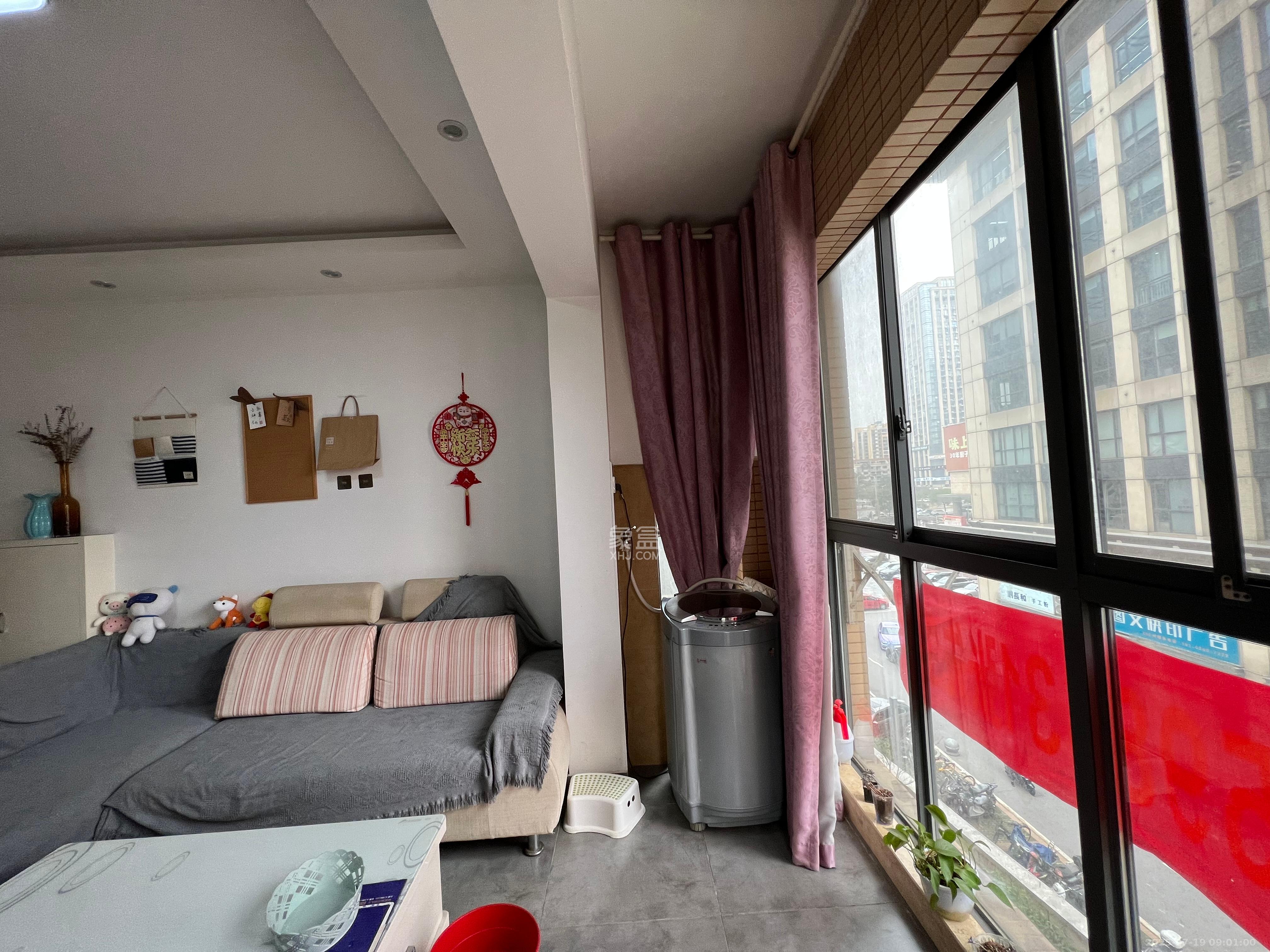 中城丽景香山园  2室2厅1卫    2300.0元/月室内图