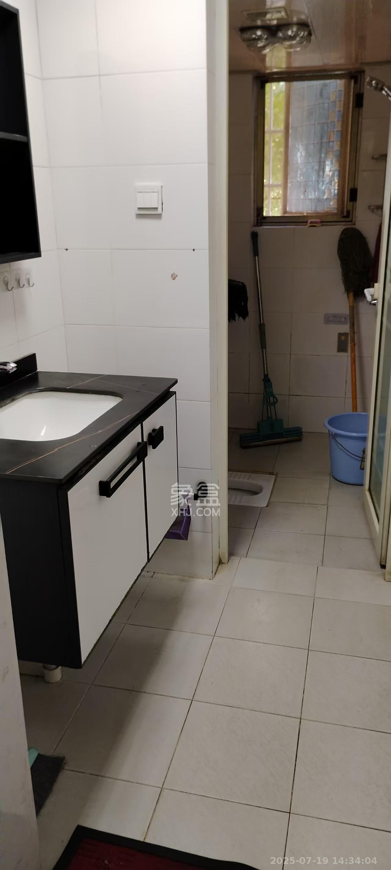 涉外花园 3室2厅1卫 2400.0元/月 涉外花园 3室2厅1卫 2400.0元/月室内图