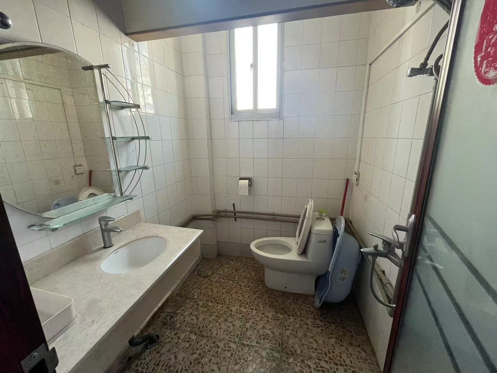 金座公寓(海南水监局宿舍) 4室2厅2卫 2300.0元/月 金座公寓(海南水监局宿舍) 4室2厅2卫 2300.0元/月室内图