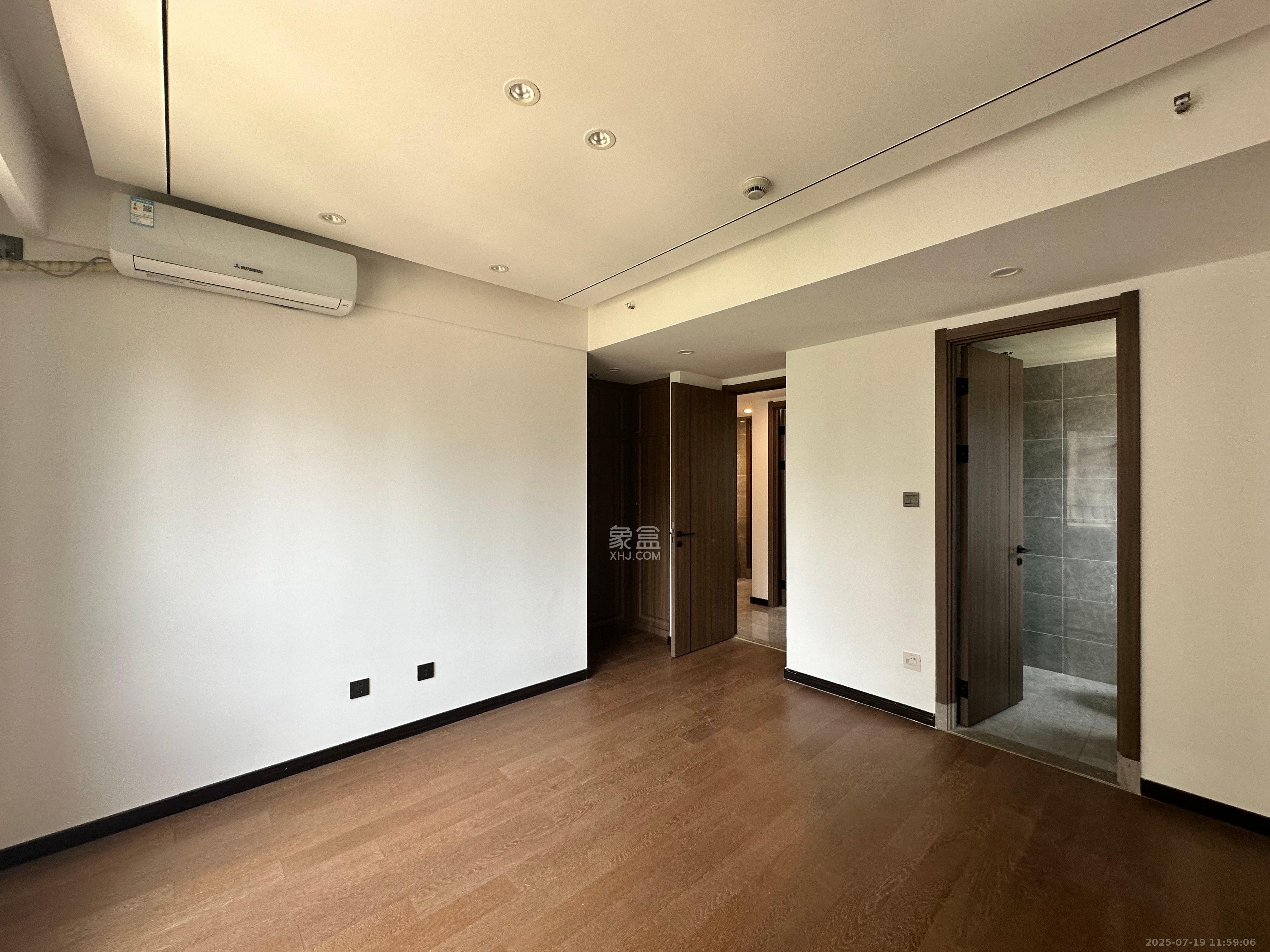 卓越中寰  4室2厅2卫    5800.0元/月 卓越中寰  4室2厅2卫    5800.0元/月室内图