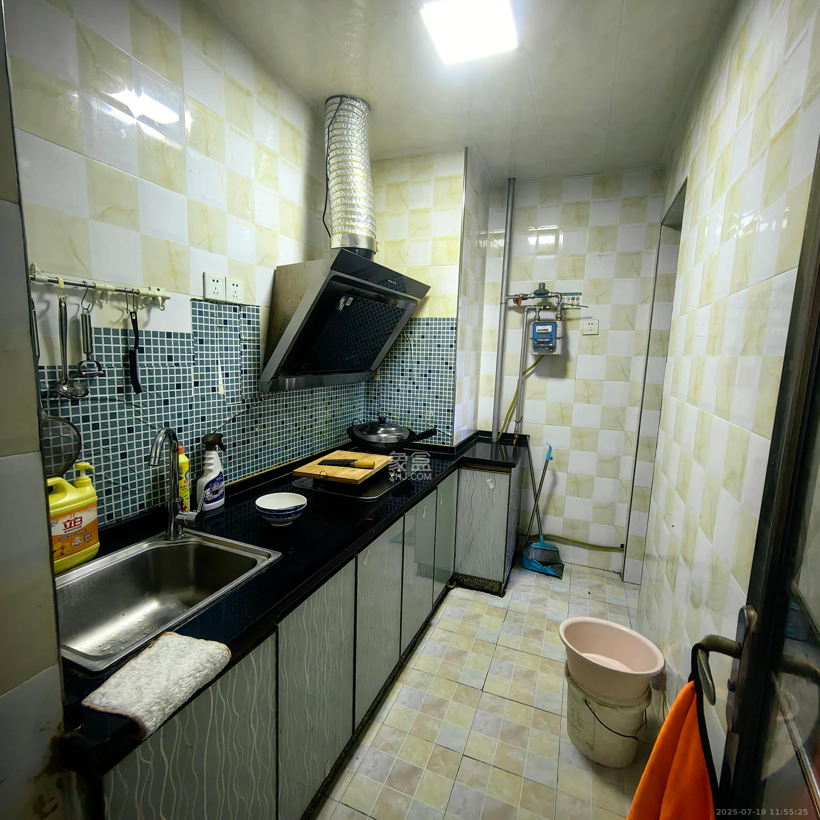 红树湾  3室2厅1卫   1800.00元/月室内图
