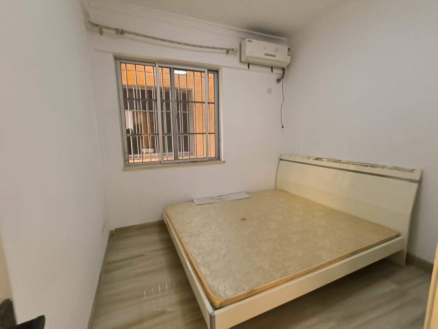 滨江度假城 2室2厅1卫 88.0万 滨江度假城 2室2厅1卫 88.0万客厅