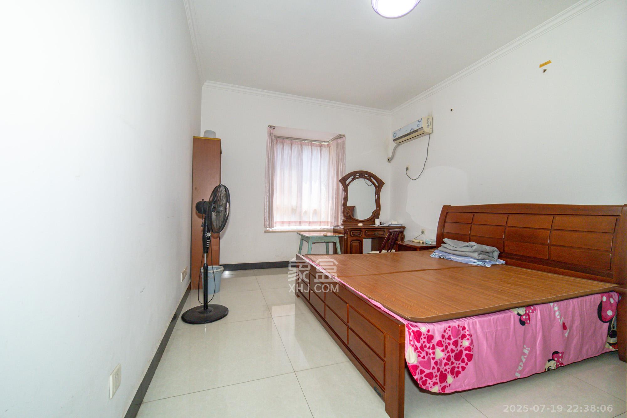 楚天馨苑 3室2厅2卫 59.8万 楚天馨苑 3室2厅2卫 59.8万卧室