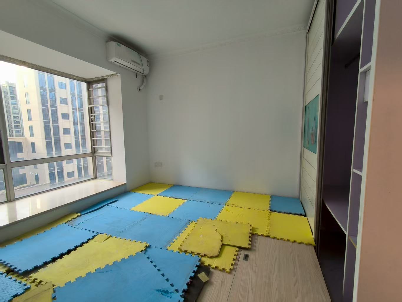 滨江度假城 2室2厅1卫 88.0万 滨江度假城 2室2厅1卫 88.0万客厅