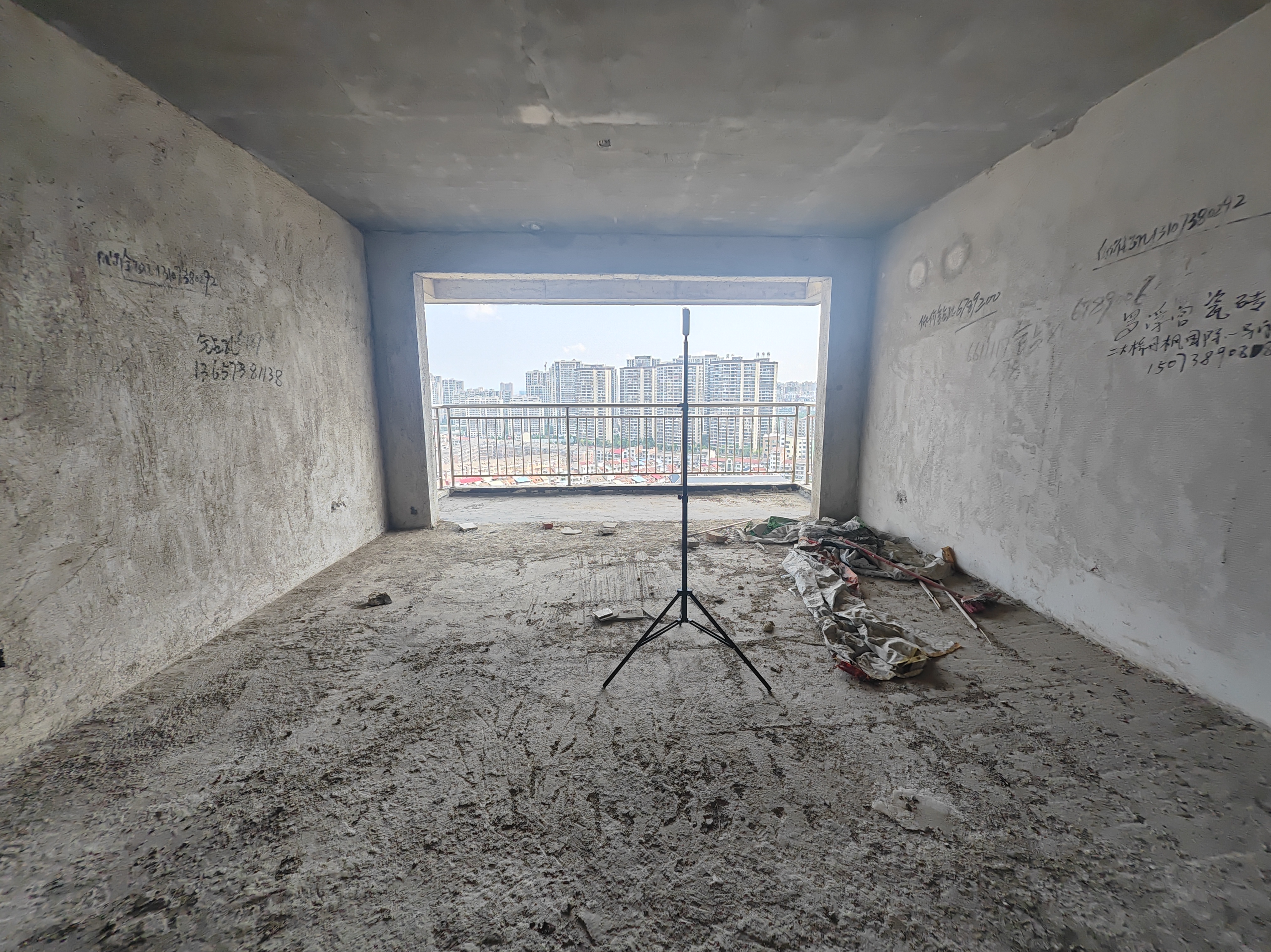 龙凤东宫  3室2厅2卫    49.8万 龙凤东宫  3室2厅2卫    49.8万客厅