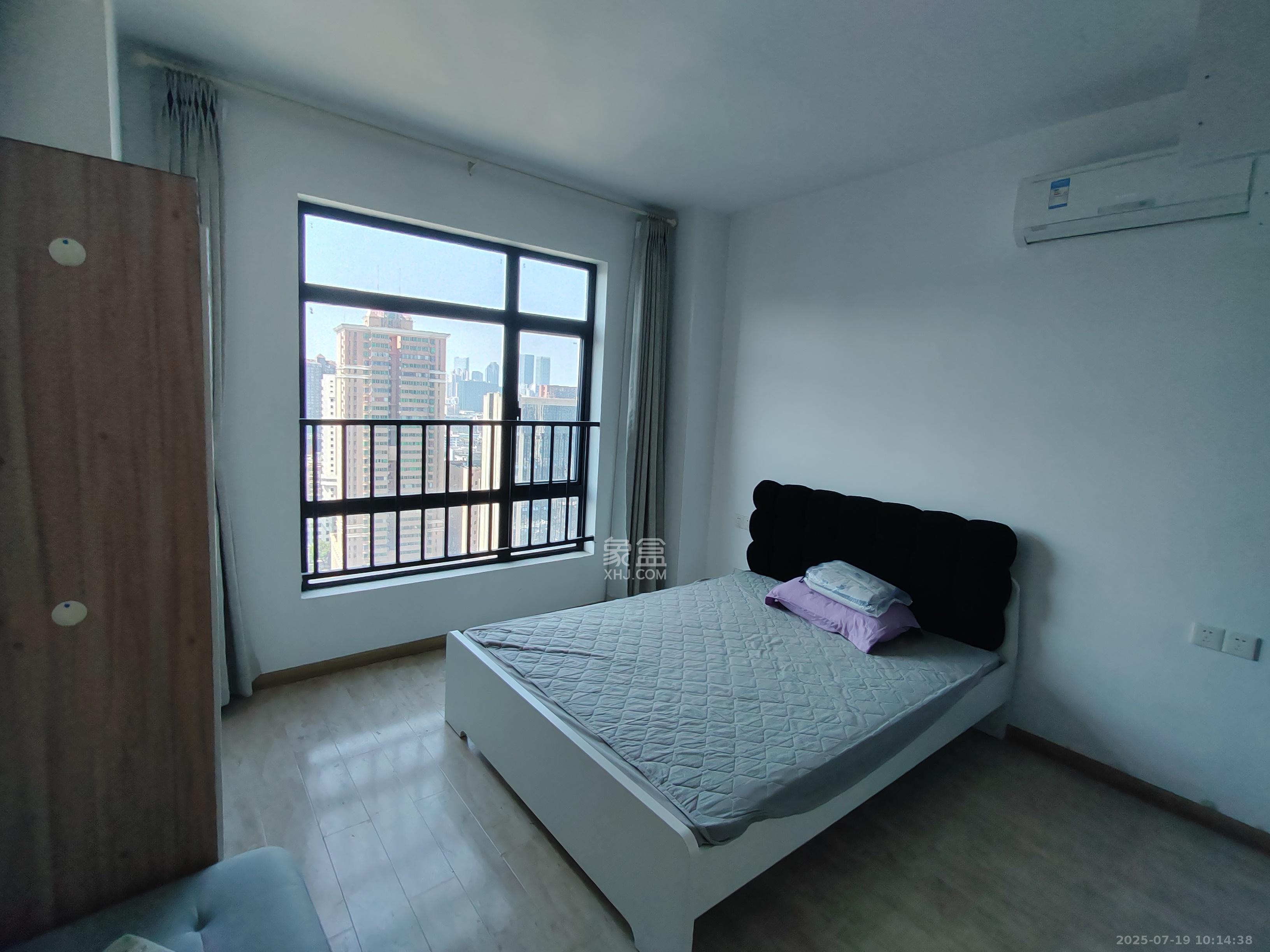 湘域城邦(湘域国际中心)  2室2厅1卫    3200.0元/月 湘域城邦(湘域国际中心)  2室2厅1卫    3200.0元/月