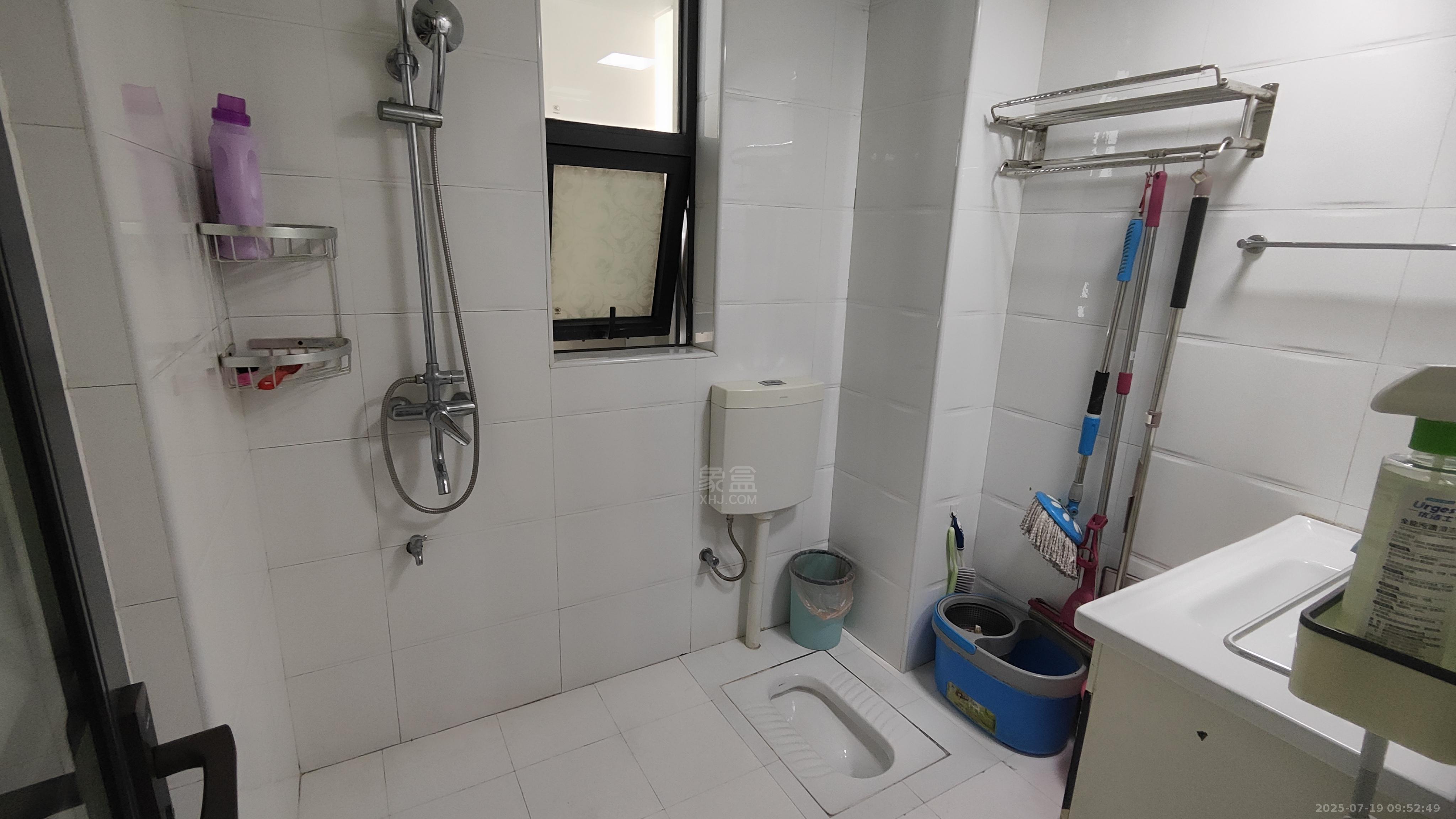 美的城一期  3室2厅2卫   1700.00元/月室内图