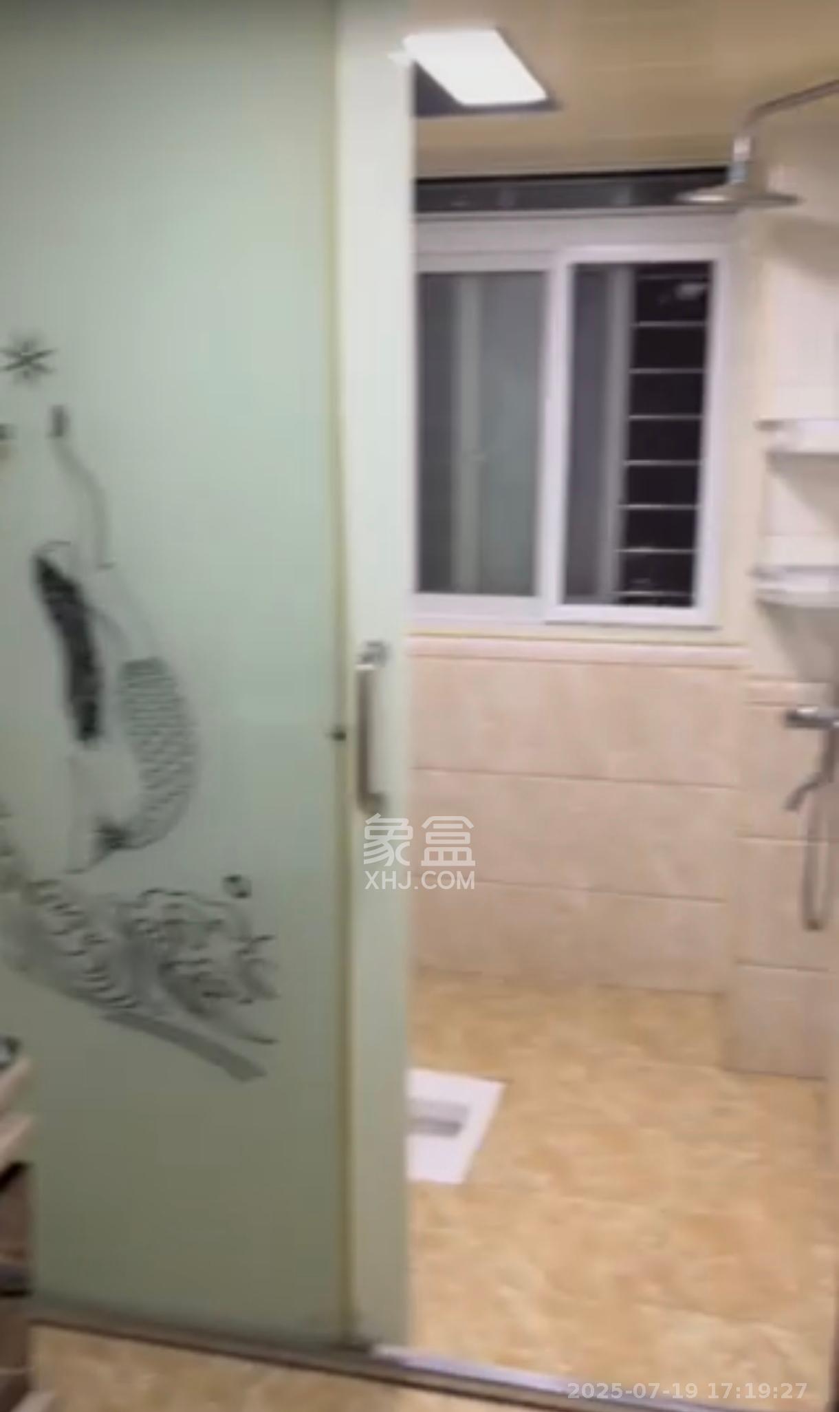 骑龙安置小区  3室2厅2卫   2400.00元/月室内图