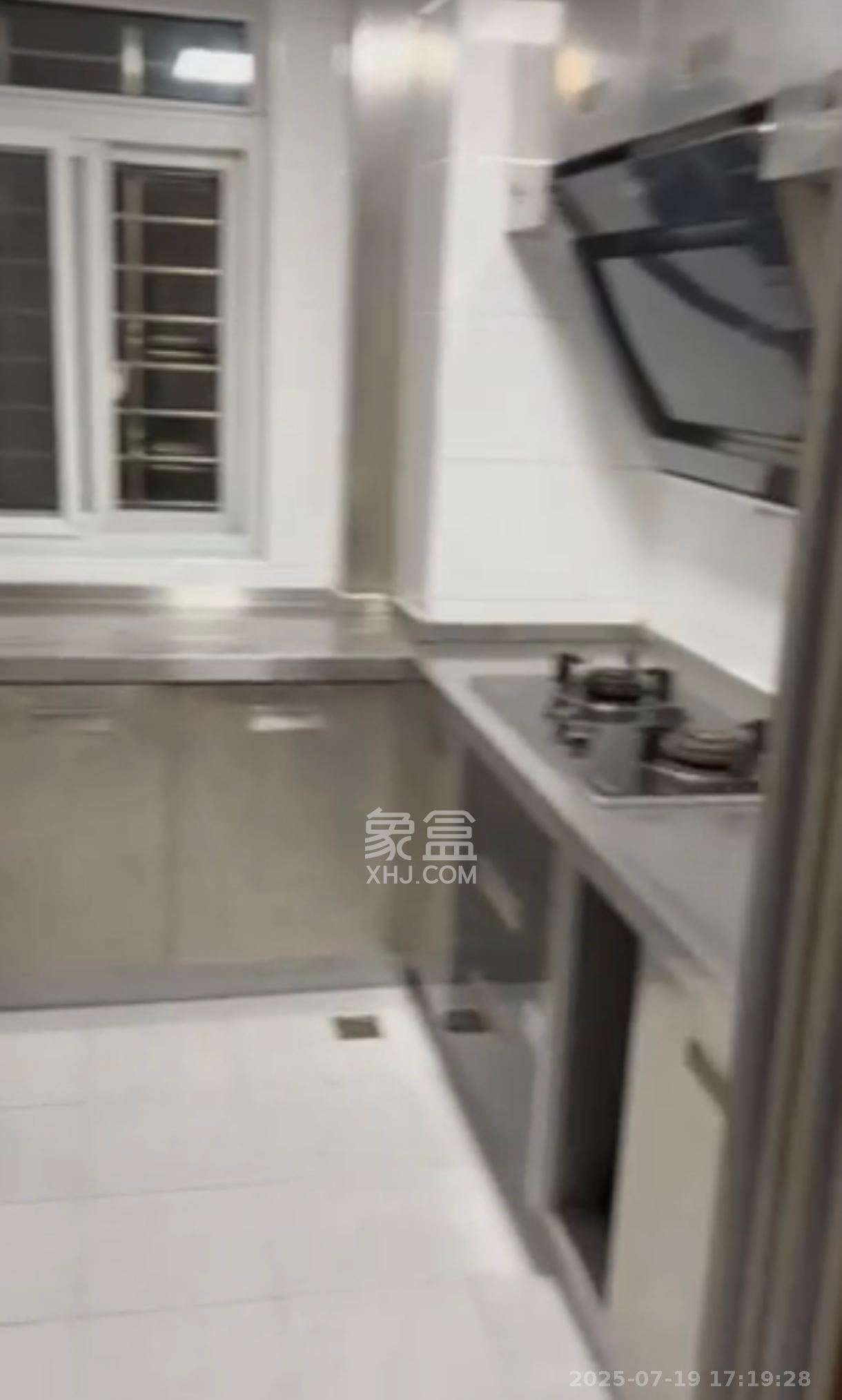骑龙安置小区  3室2厅2卫   2400.00元/月室内图