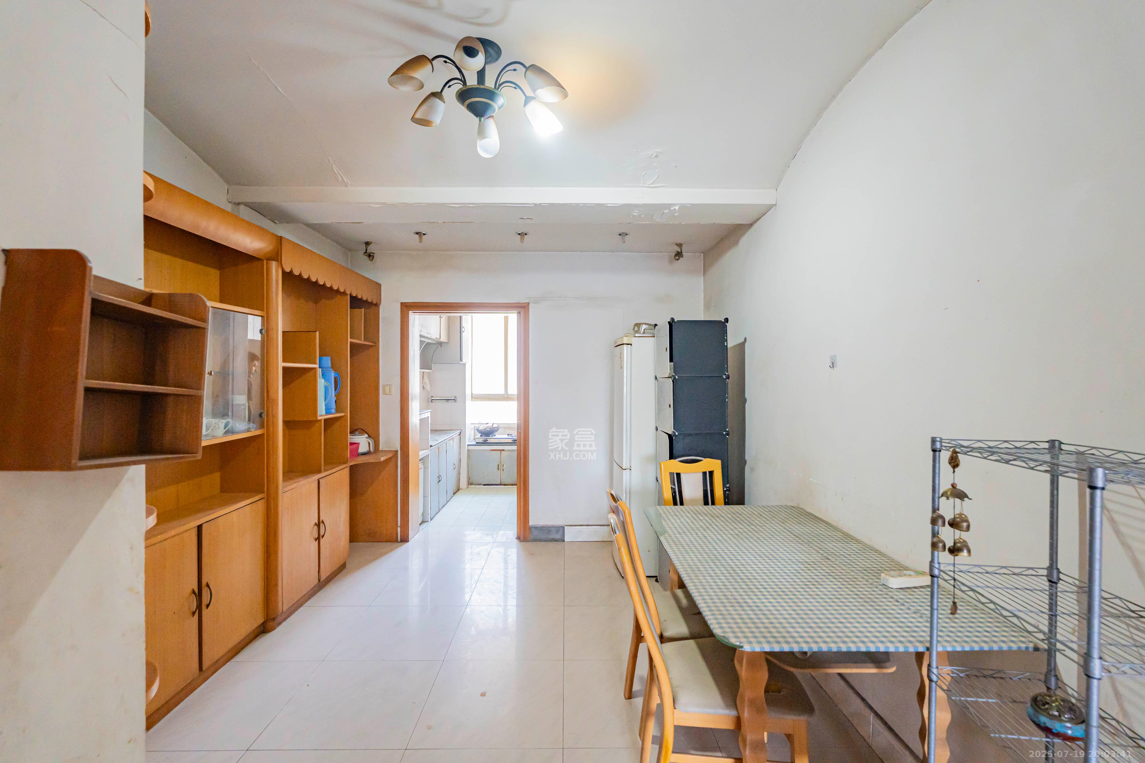 省卫生厅宿舍  3室2厅1卫    60.0万客厅