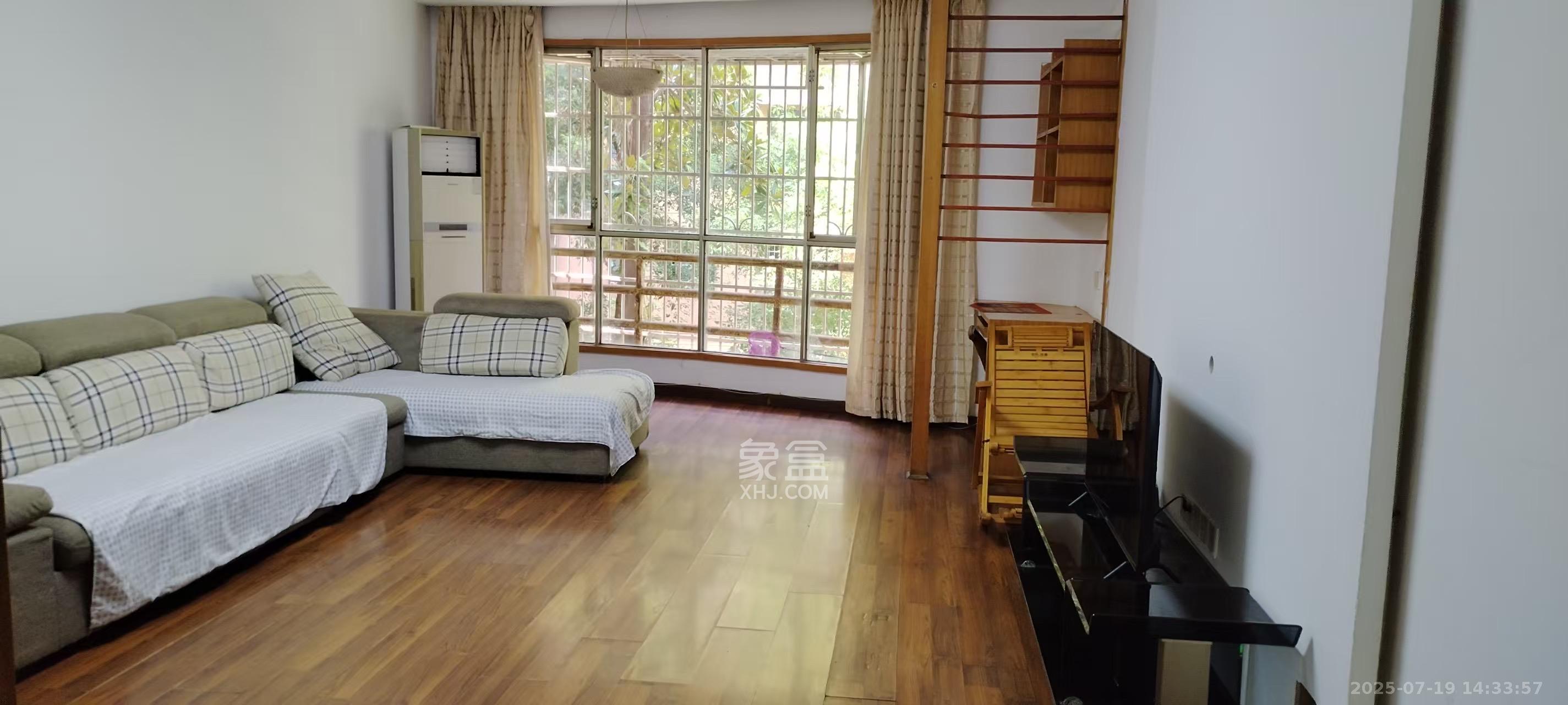 涉外花园 3室2厅1卫 2400.0元/月 涉外花园 3室2厅1卫 2400.0元/月室内图