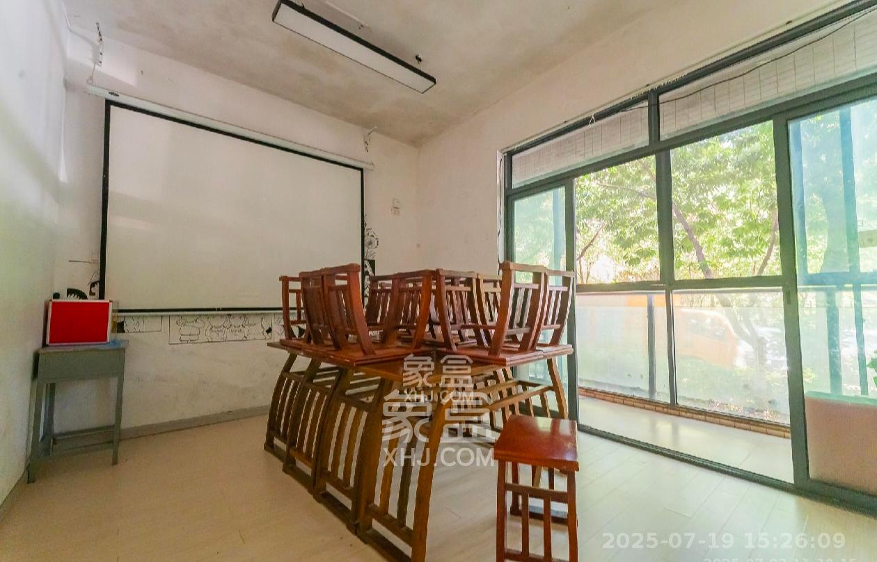 恒基凯旋门一二期  4室2厅2卫    5000.0元/月室内图