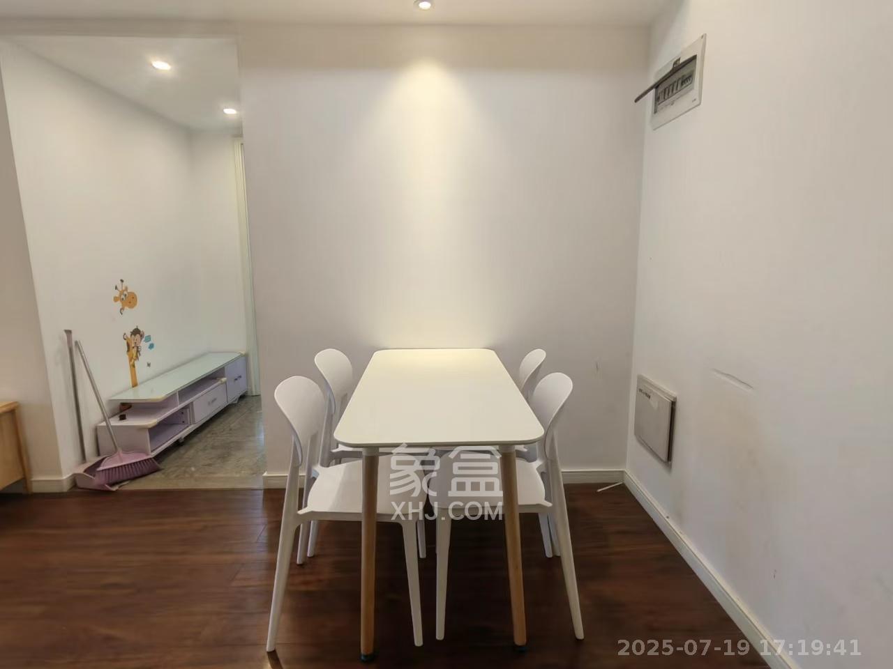 万科金域蓝湾  3室2厅2卫   2700.00元/月室内图