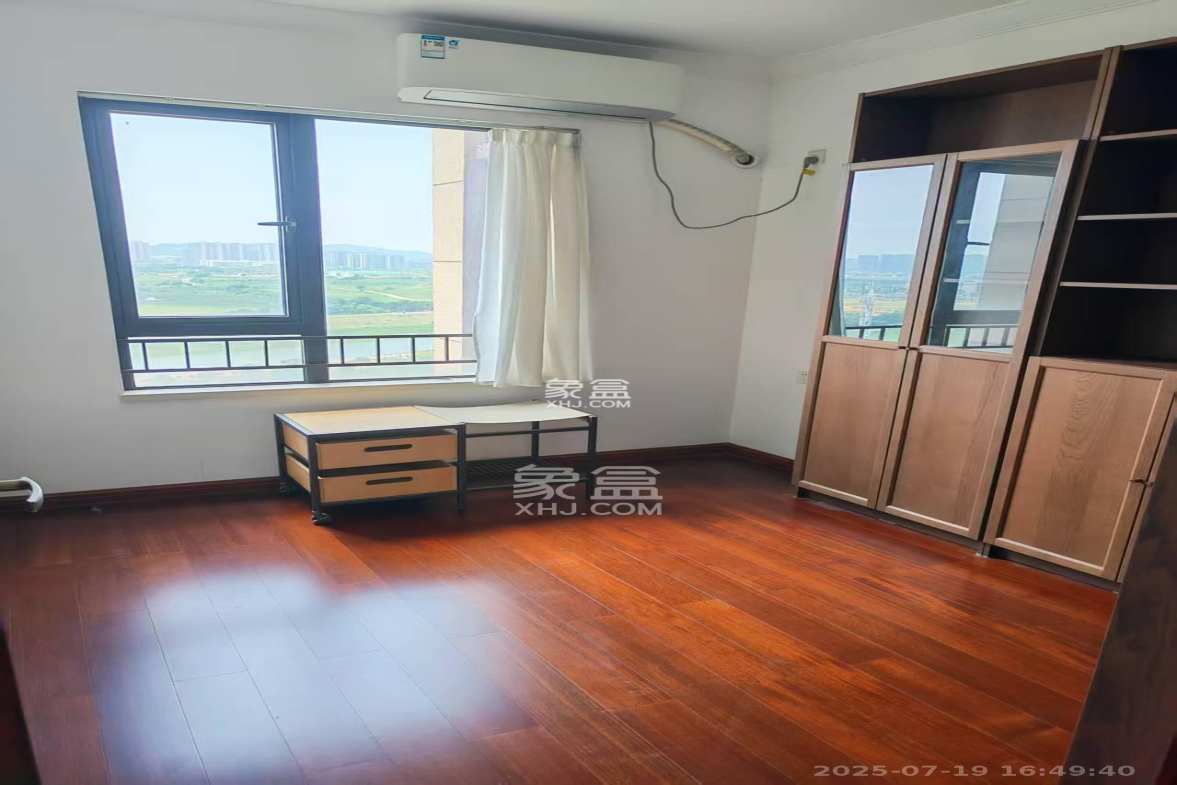 中海国际五期  3室2厅2卫    2400.0元/月 中海国际五期  3室2厅2卫    2400.0元/月室内图