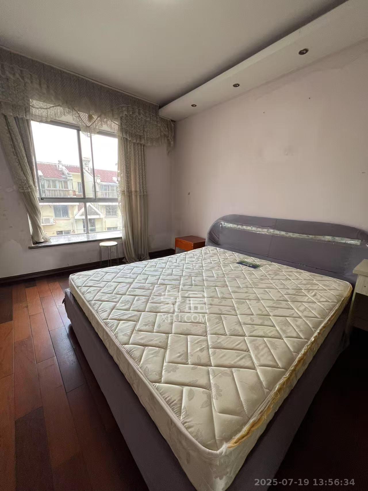 芙蓉苑 4室2厅2卫 2700.0元/月 芙蓉苑 4室2厅2卫 2700.0元/月室内图