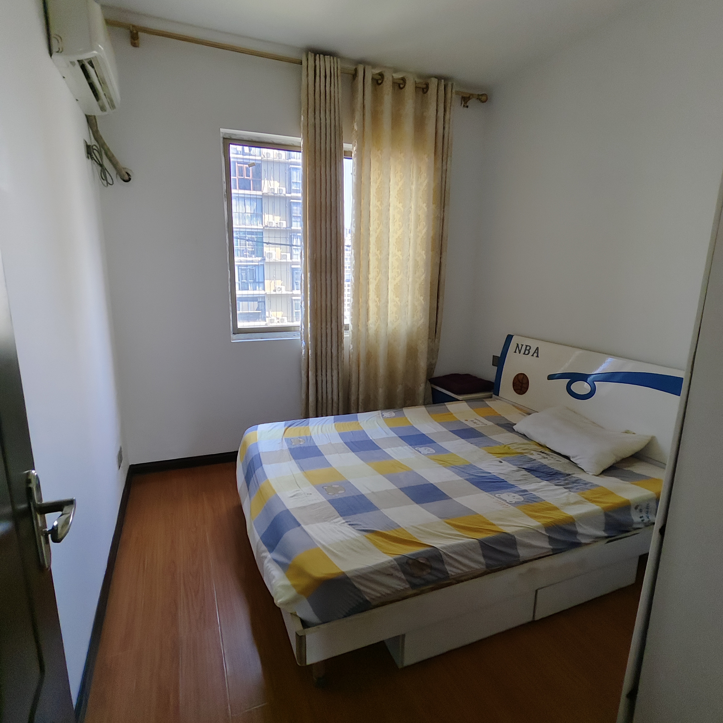 华新苑 3室2厅2卫 2000.0元/月 华新苑 3室2厅2卫 2000.0元/月室内图