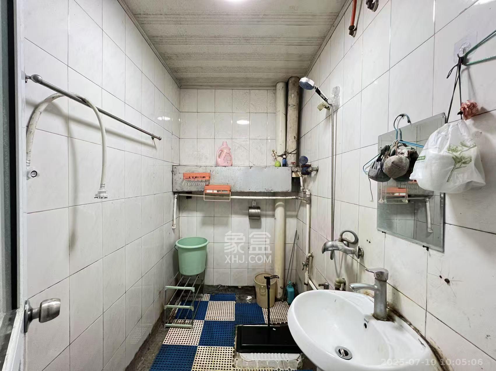 颐美园 1室1厅1卫 1200.0元/月 颐美园 1室1厅1卫 1200.0元/月室内图