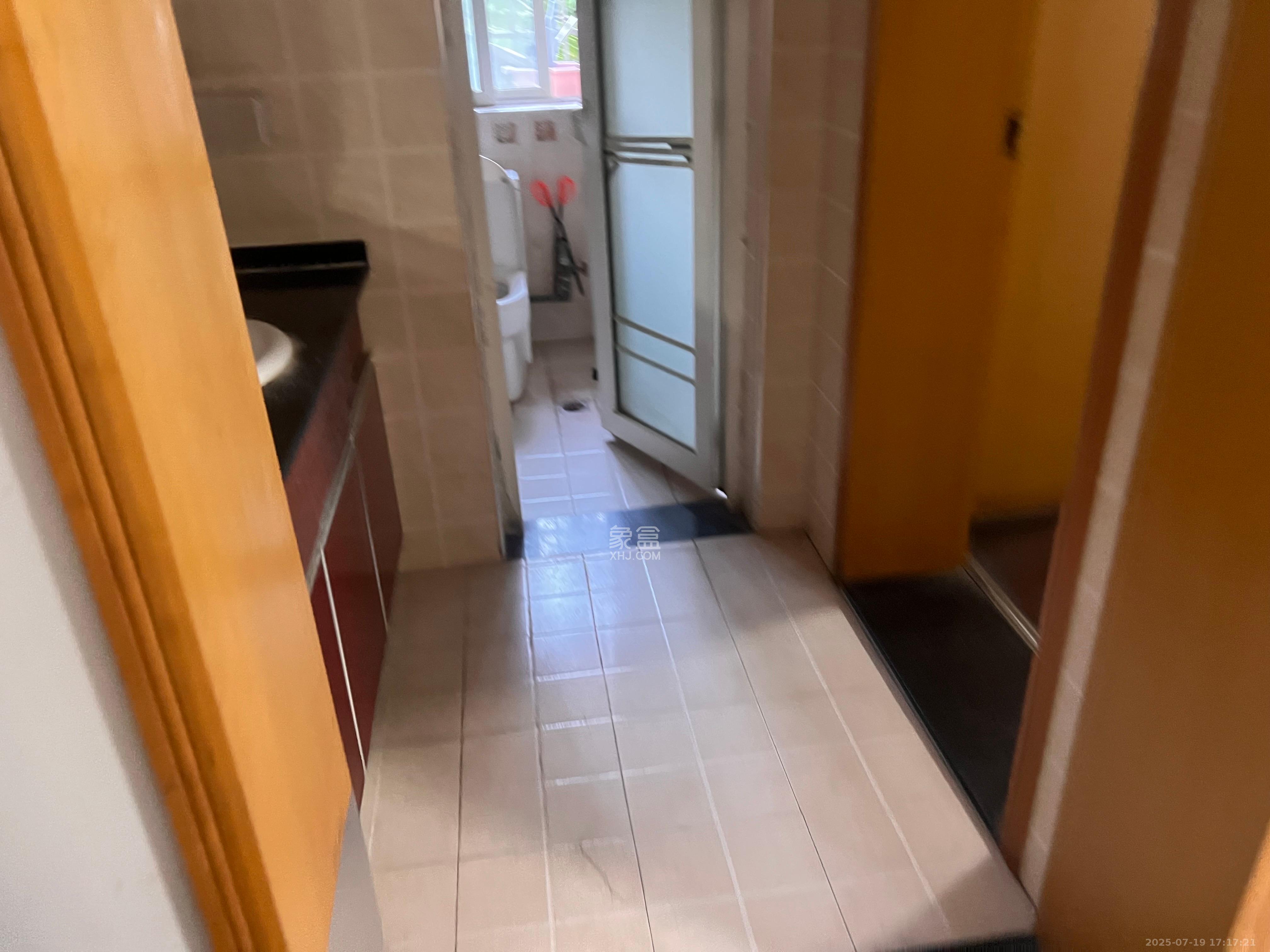 金麓西岸和苑  1室0厅0卫    2000.0元/月室内图