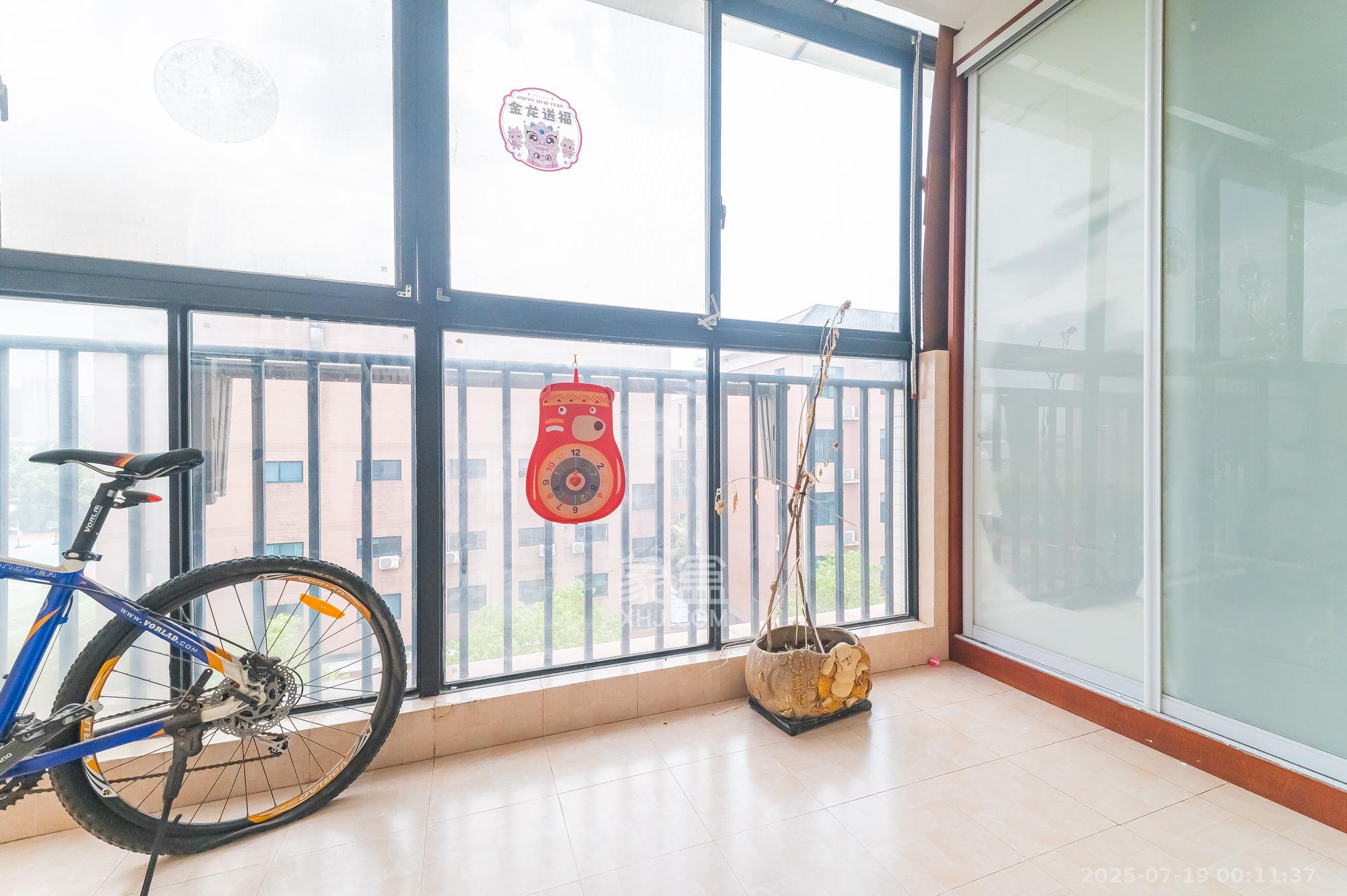 鹏基诺亚山林 3室2厅1卫 99.0万 鹏基诺亚山林 3室2厅1卫 99.0万阳台